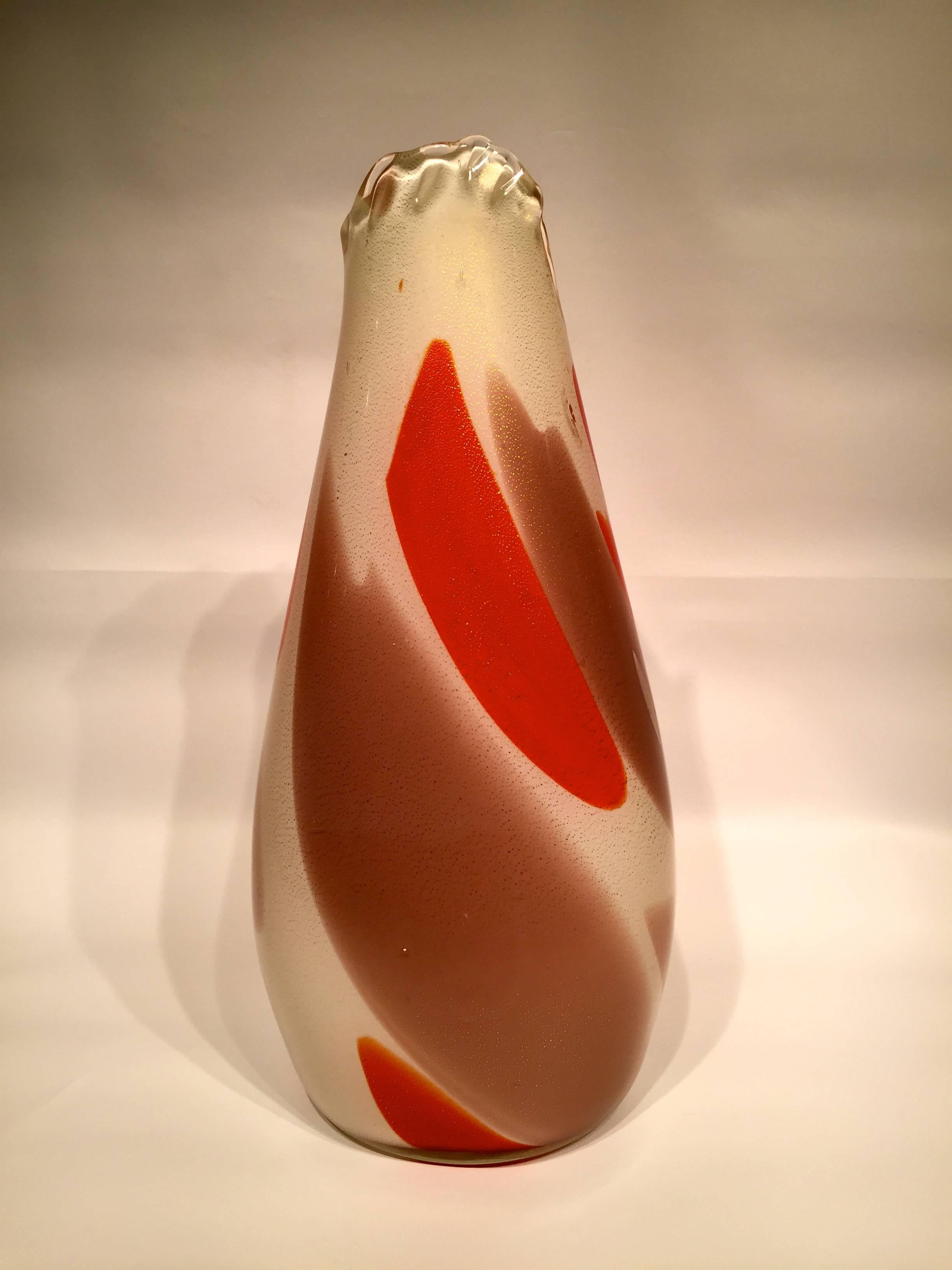 Large Archimede Seguso, vase in artistic blown glass of Murano with exotic irregular finish and gold foil.