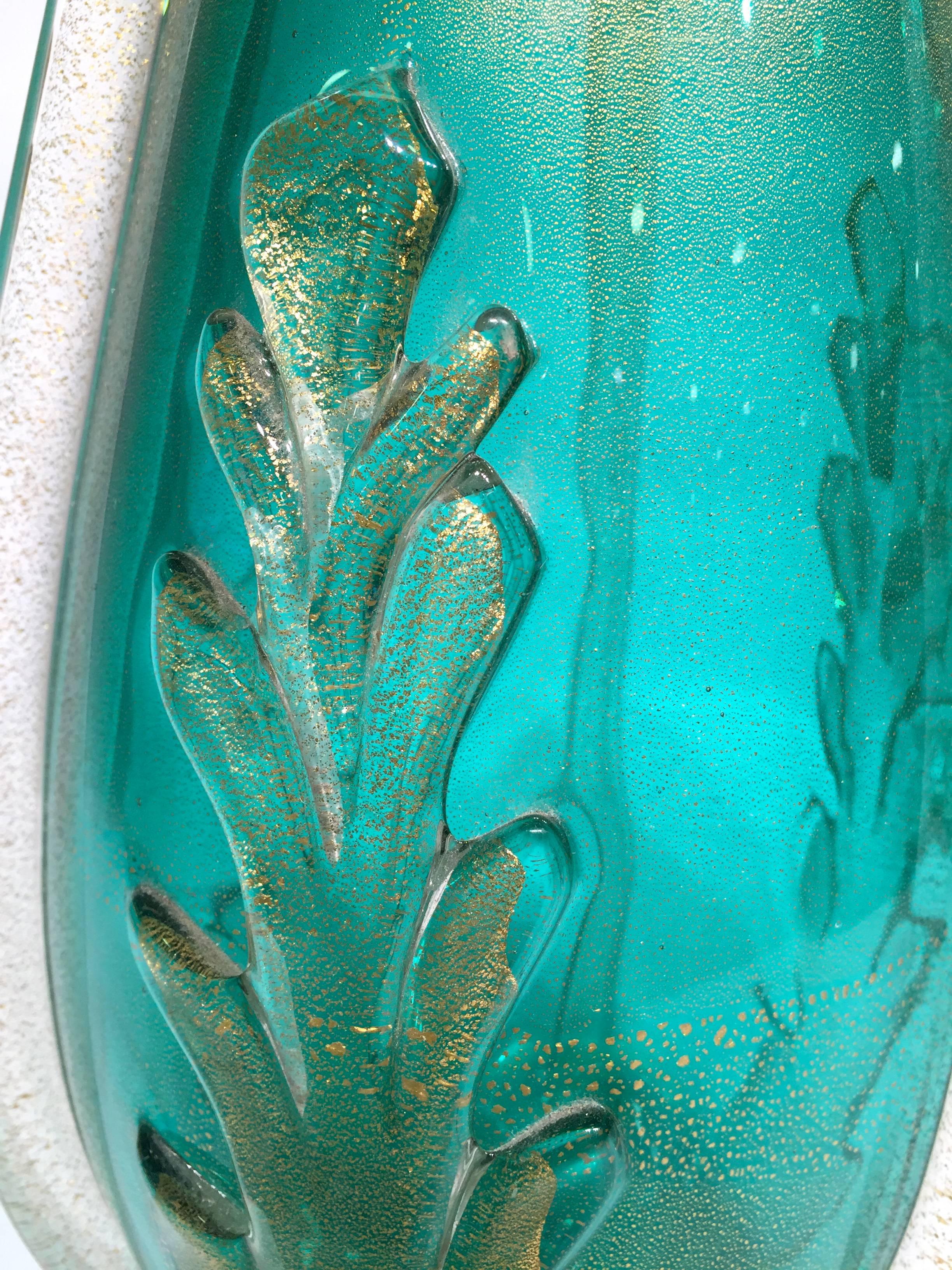 Ercole Barovier, Green artistic blown glass of Murano vase with applications of flowers and gold foil.