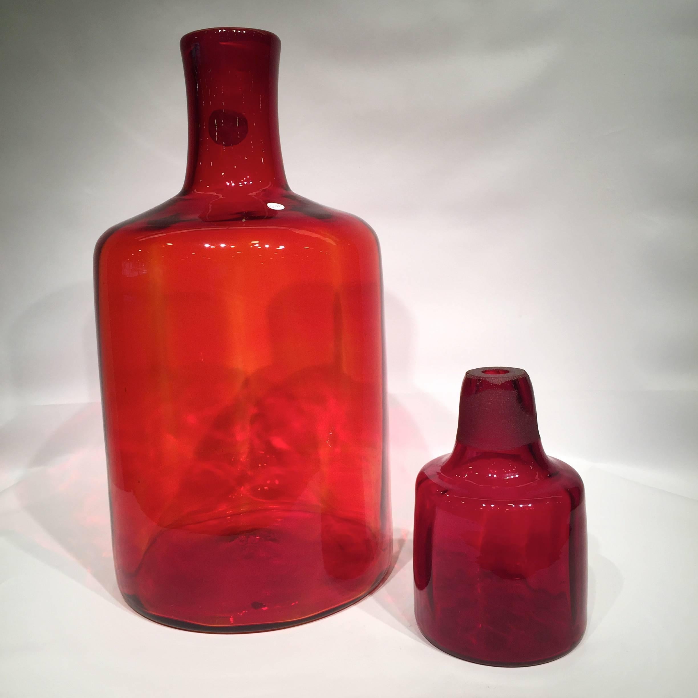 Blenko Glass Co Red American Bottle, circa 1950 In Excellent Condition In Rio de Janeiro, RJ