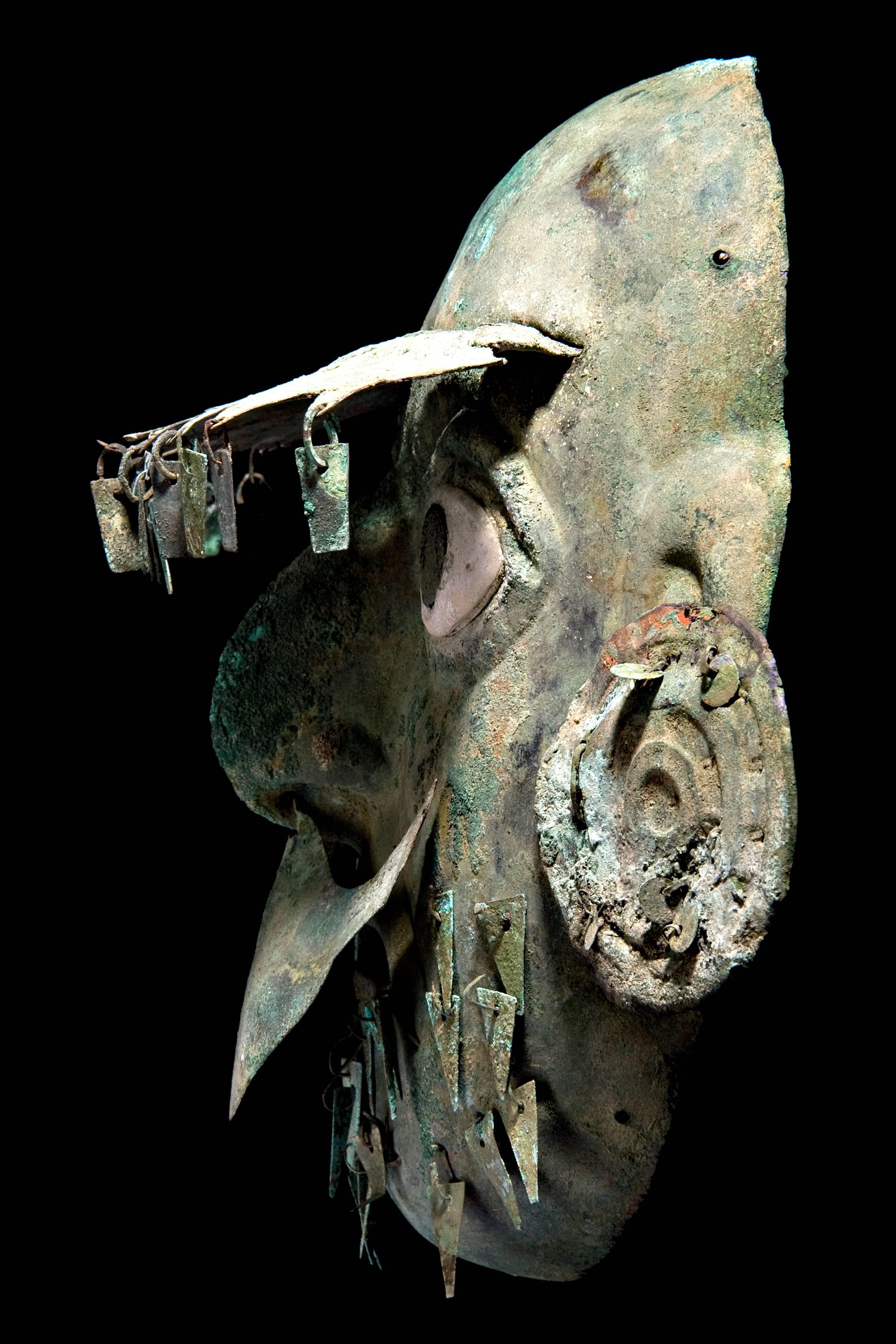 Peruviano Maschera Moche in rame e bronzo in vendita