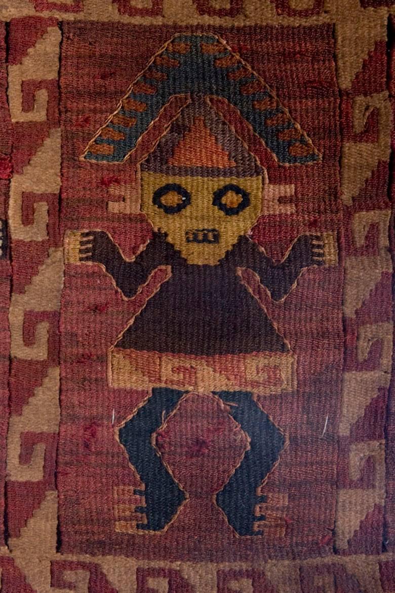 Pre-Columbian Magnificent Chimu Precolumbian Tapestry with 21 Multicolor Royal Attendants For Sale