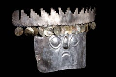 Rara Máscara Inca Precolombina de Plata con Lentejuelas Doradas