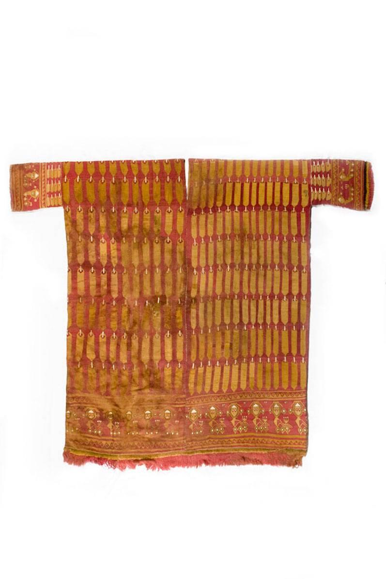 Hand-Woven Masterpiece Complete Chimu Shirt with Feathered Motif For Sale