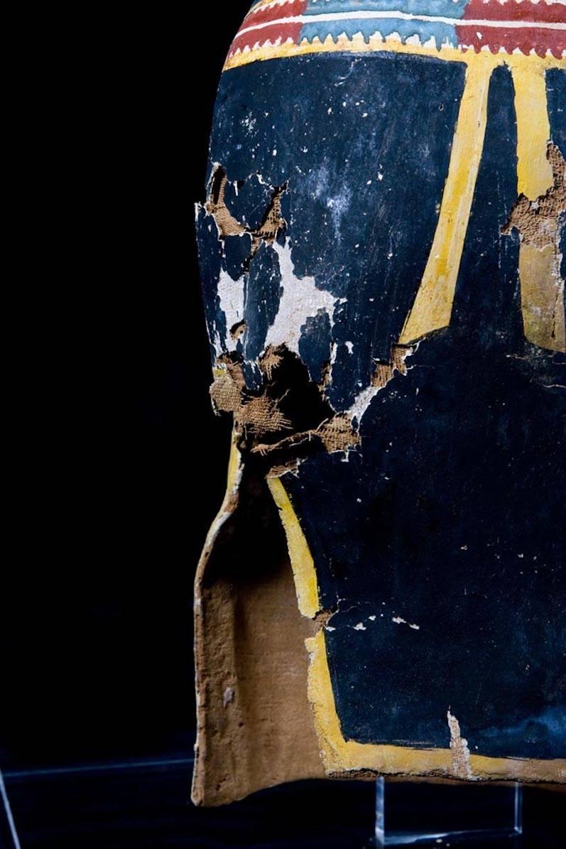 Masque d'origine en forme de cartonnage égyptien Ptolemaique en vente 1