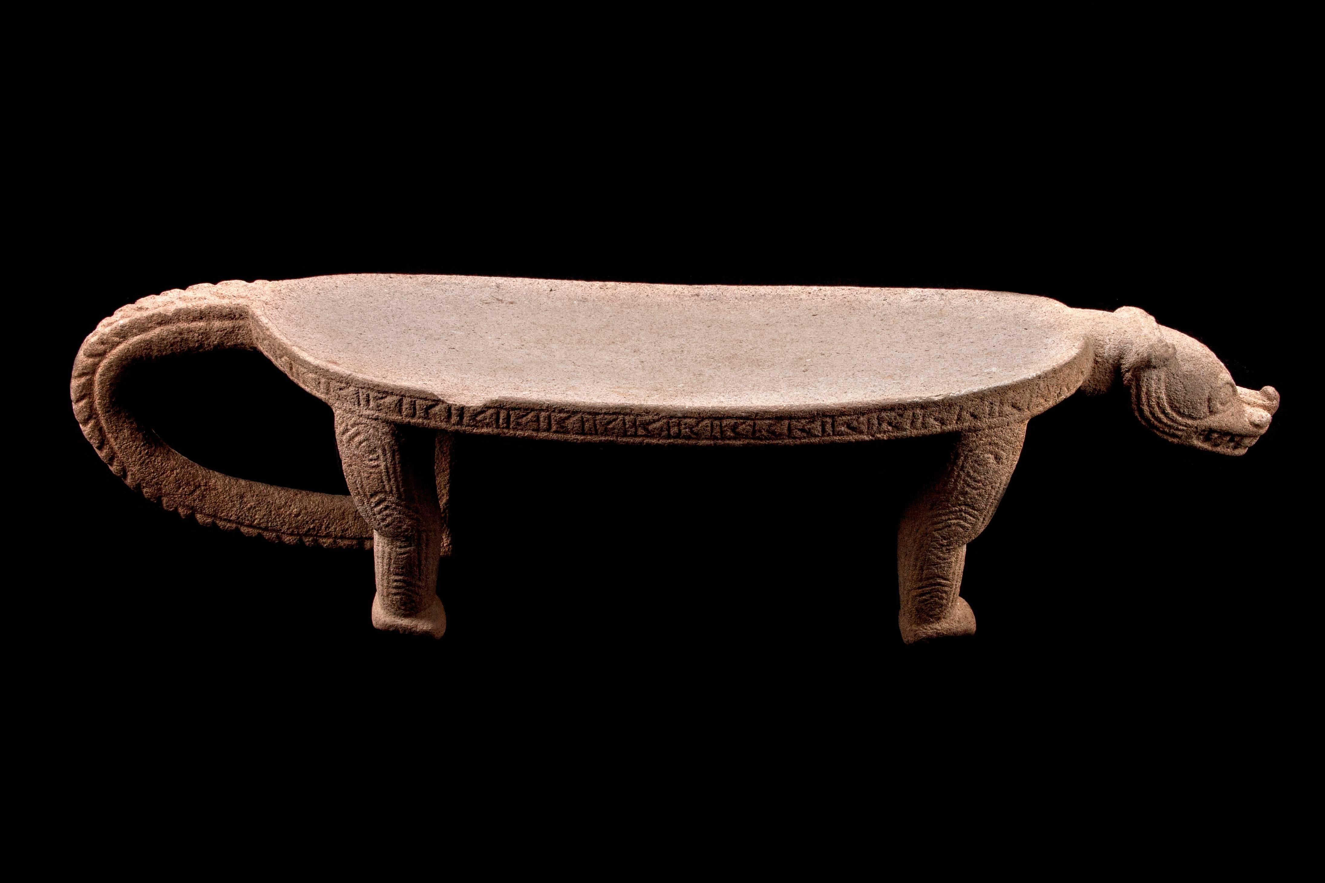 Publié Pre-Columbian Nicoya Ceremonial Stone Seat, Ex Arizona Museum en vente 3