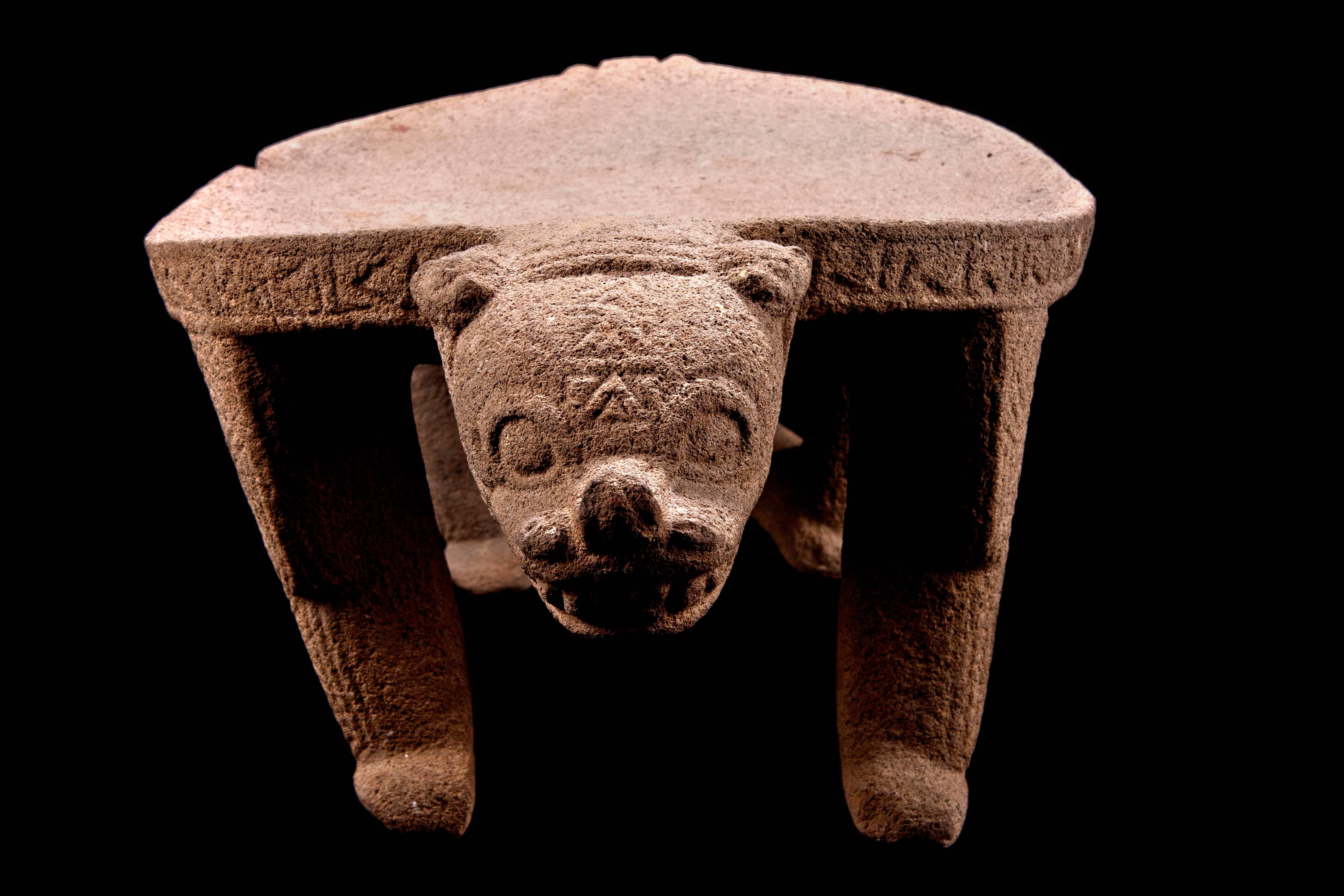Pierre Publié Pre-Columbian Nicoya Ceremonial Stone Seat, Ex Arizona Museum en vente
