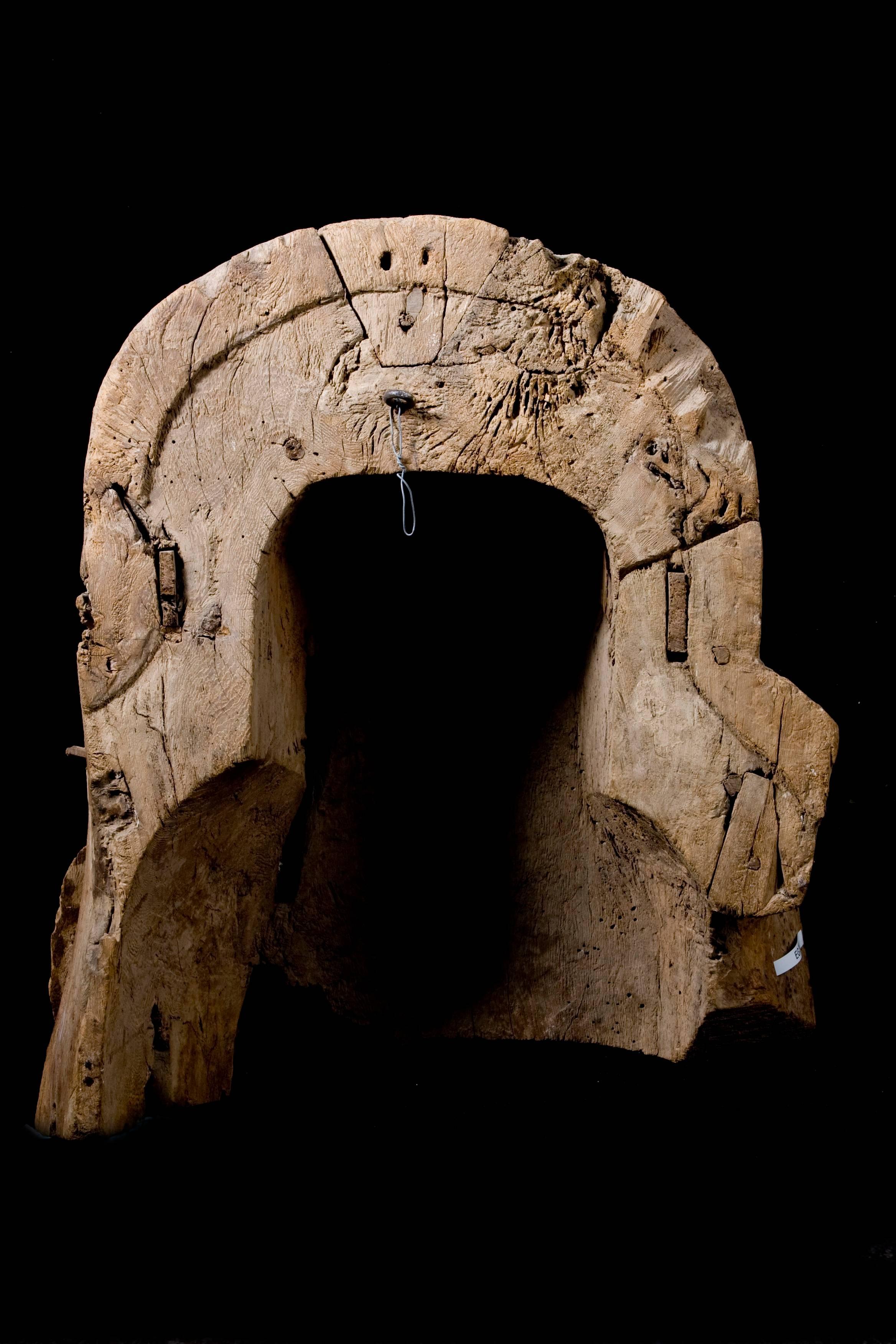 Bois Coffret sarcophage égyptien de l'Upper Egyptian en bois polychrome, passeport et documentation européens en vente