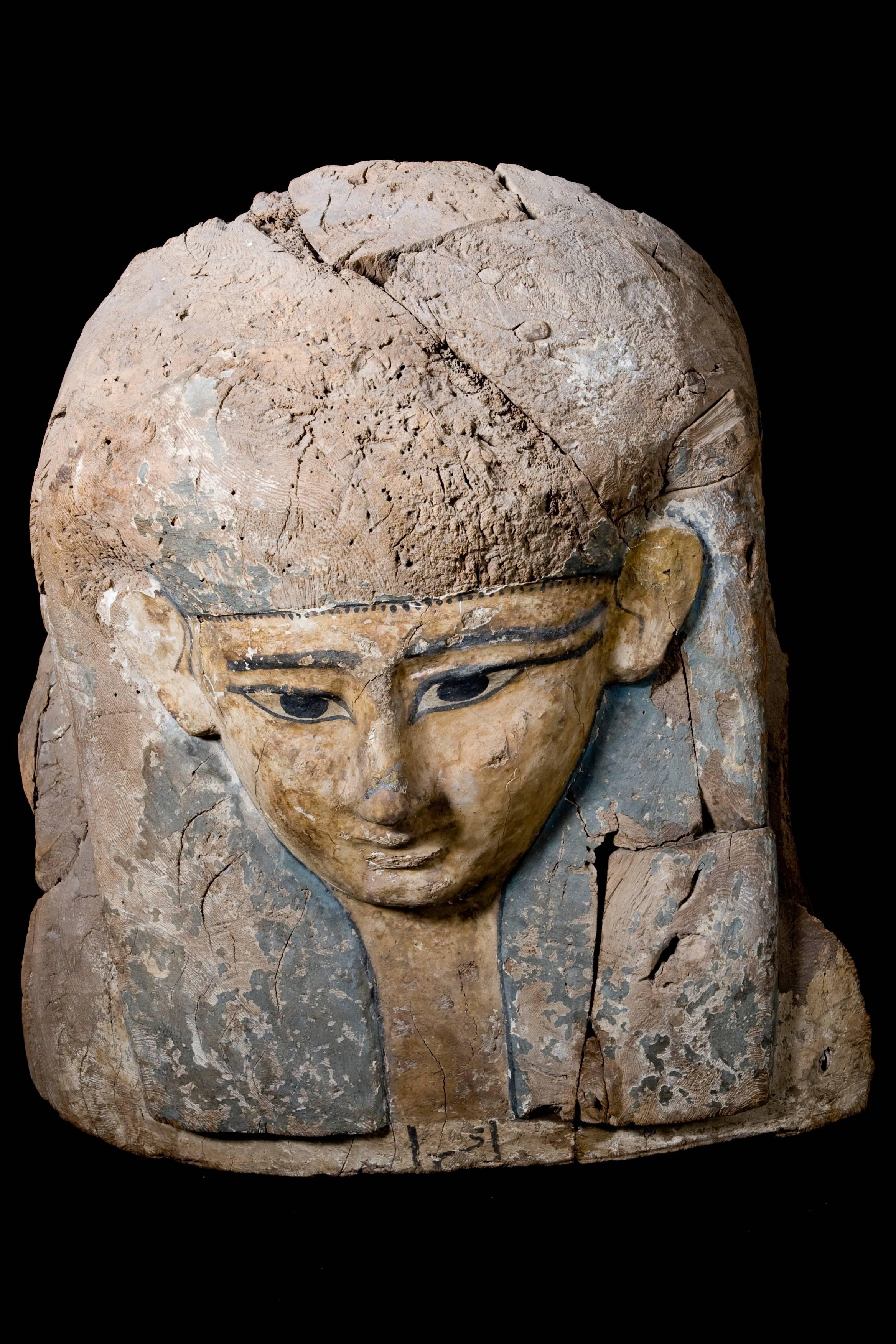 Polychromé Coffret sarcophage égyptien de l'Upper Egyptian en bois polychrome, passeport et documentation européens en vente