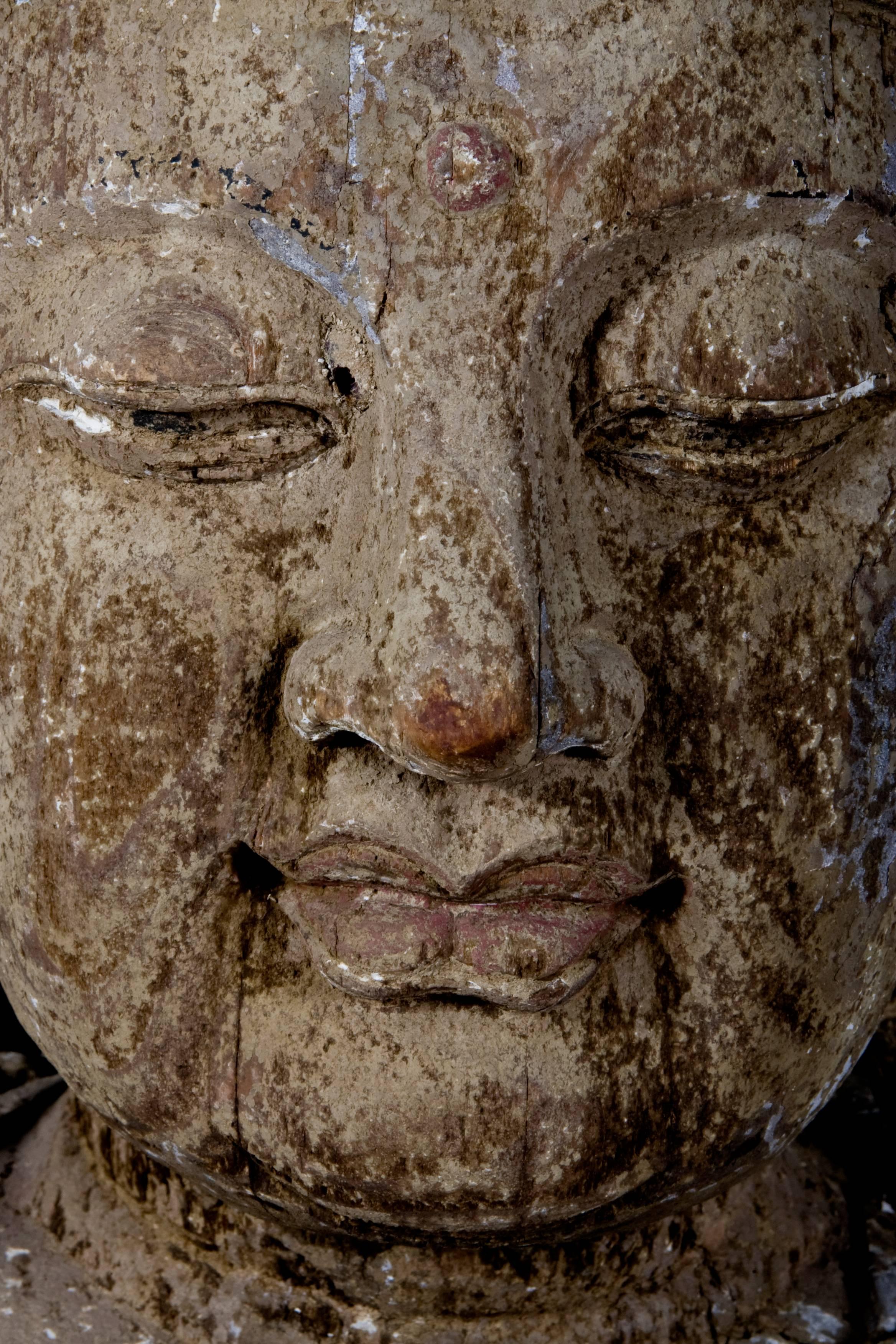 Monumentaler Bodhisattva „Bigger als lebensgroß“ aus Holz im Angebot 1