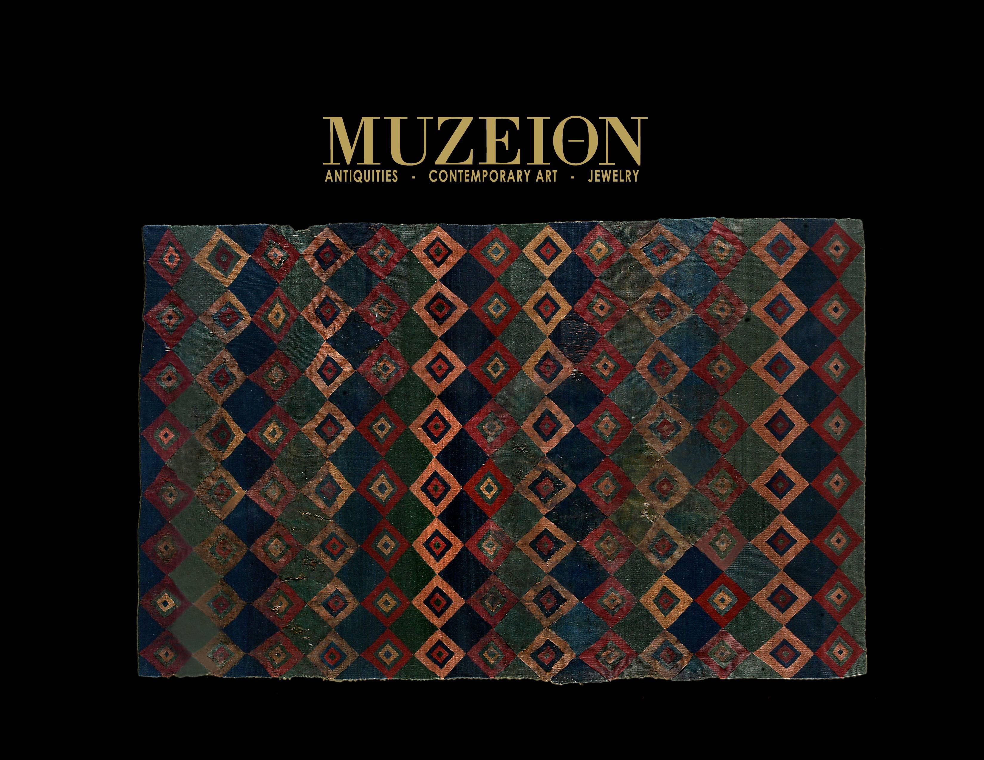 Pre-Columbian Ceremonial Inca Tokapu of Multicolor Geometric Diamond Shapes In Excellent Condition For Sale In San Pedro Garza Garcia, Nuevo Leon