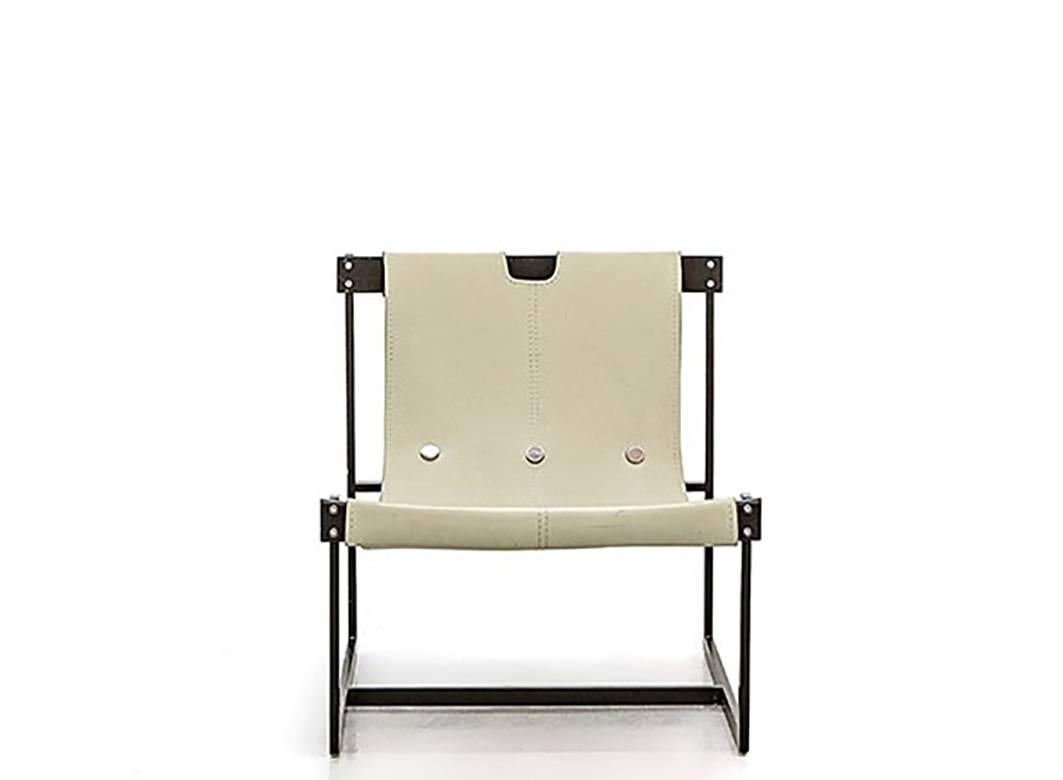 This lounge chair, in the Brazilian midcentury style, is a very comfortable piece with a highly modern design, is his most iconic creation in Brazil. 

We have two pairs available.

Julio Katinsky is an architect and has worked for a long time with