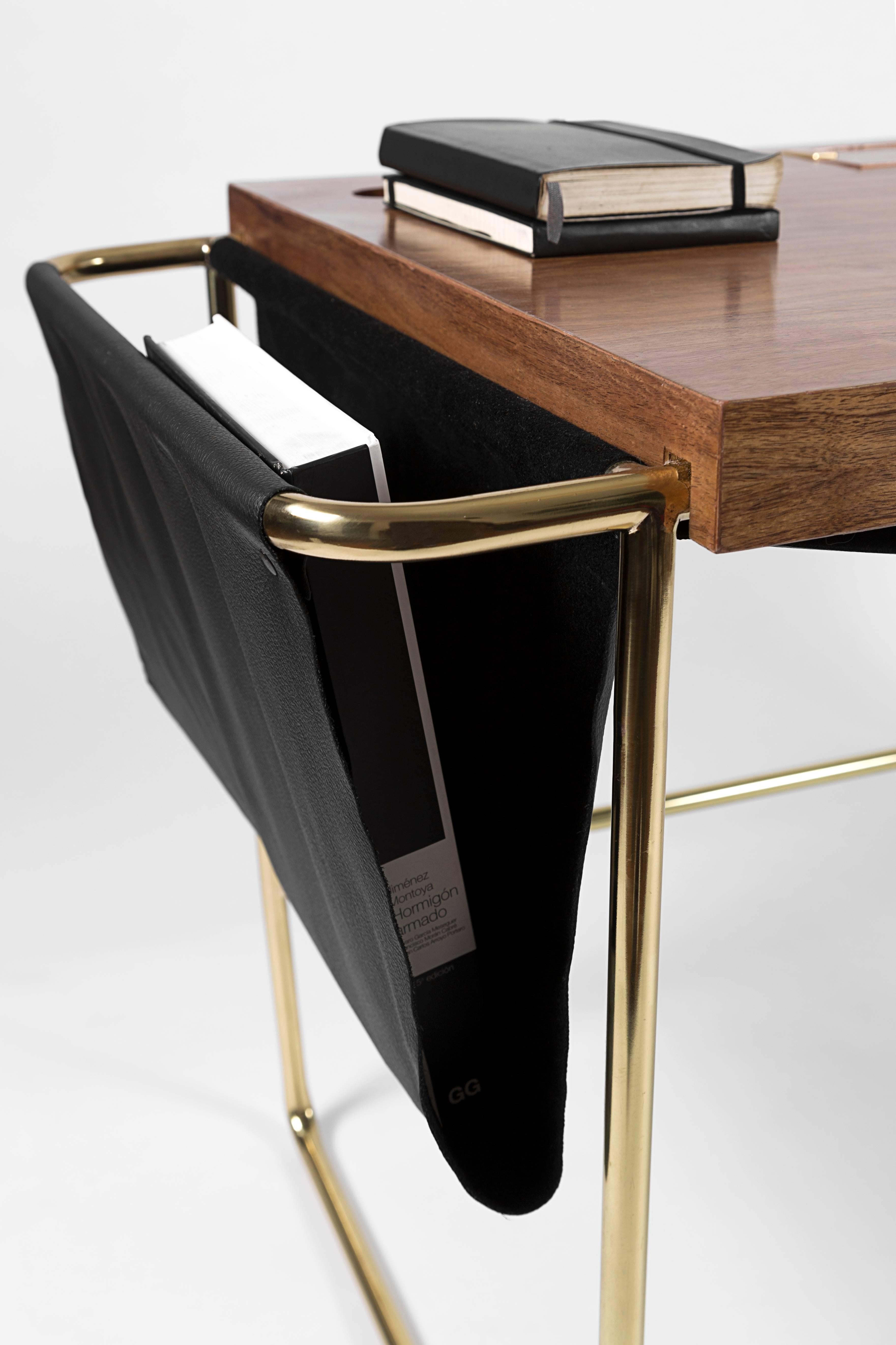 Casablanca Schreibtisch aus Messing, mexikanischem Nussbaumholz und schwarzem Leder / Nomade Atelier Design (Mexikanisch) im Angebot