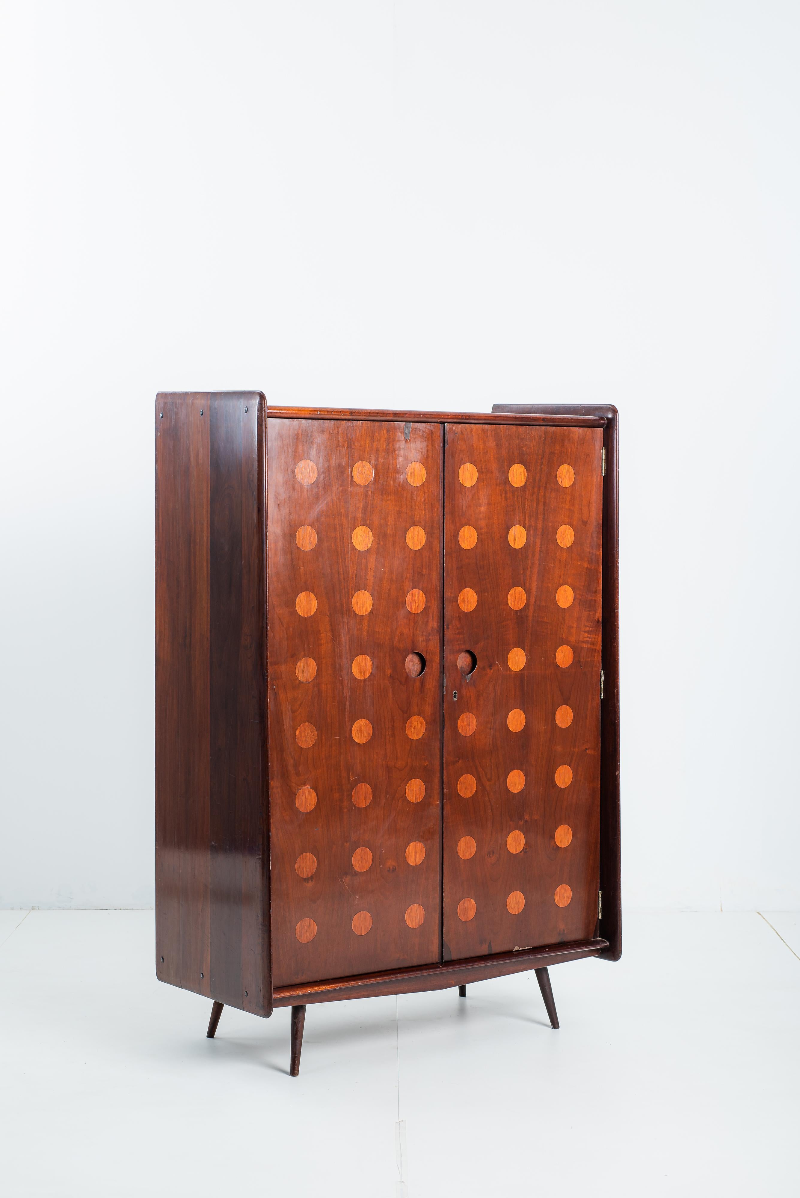 Verniciato Armadio moderno di metà secolo di CIMO Studio, Brasile, anni '50 in vendita