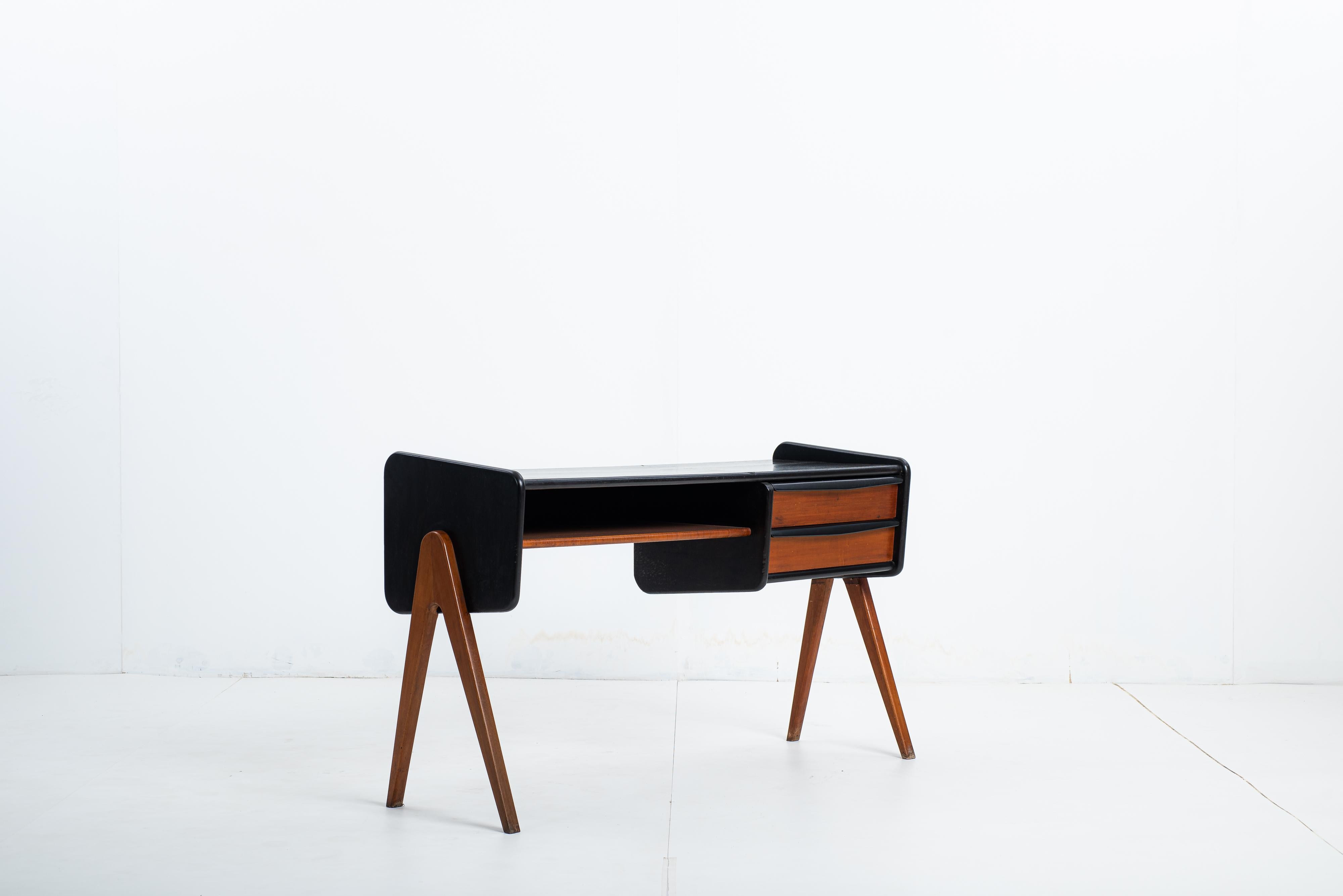 Verniciato Credenza moderna di metà secolo di CIMO Studio, Brasile, anni '50 in vendita