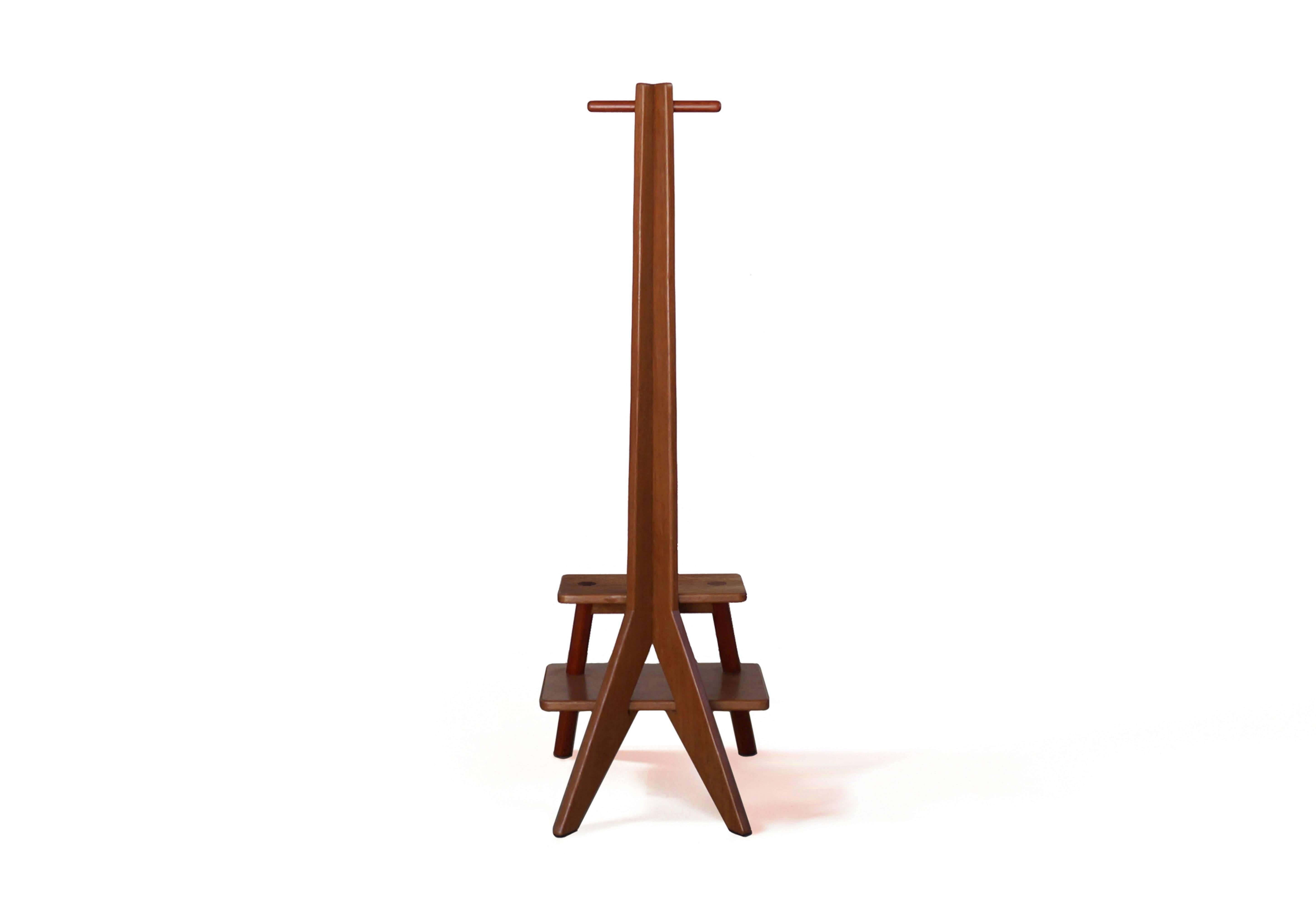 Hand-Crafted Girafa Ladder and Hanger in Hardwood, Brazilian Contemporary Design For Sale