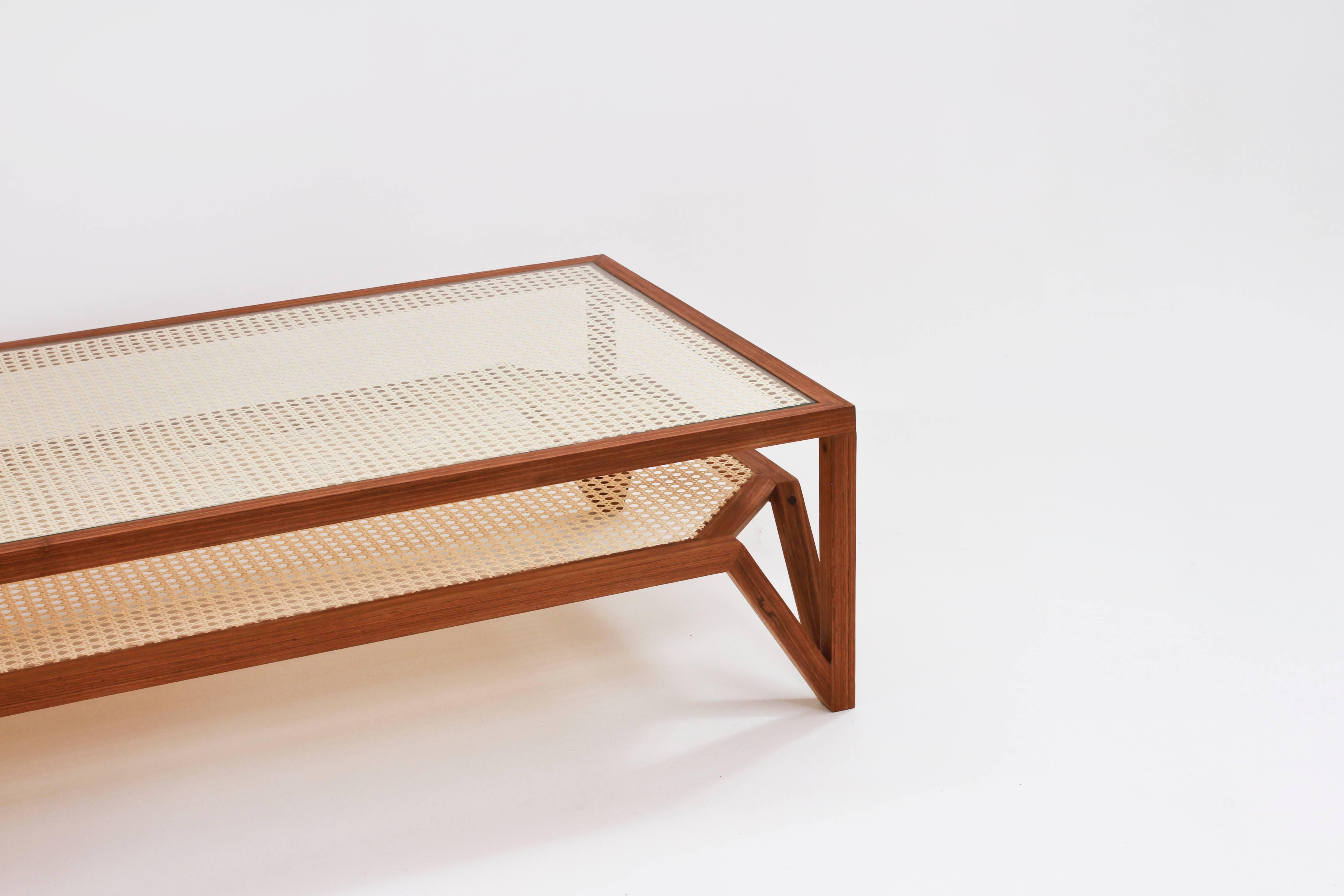 Coffee Table in Hardwood and Woven Cane. Contemporary Design by O Formigueiro. In New Condition For Sale In Rio de Janeiro, RJ