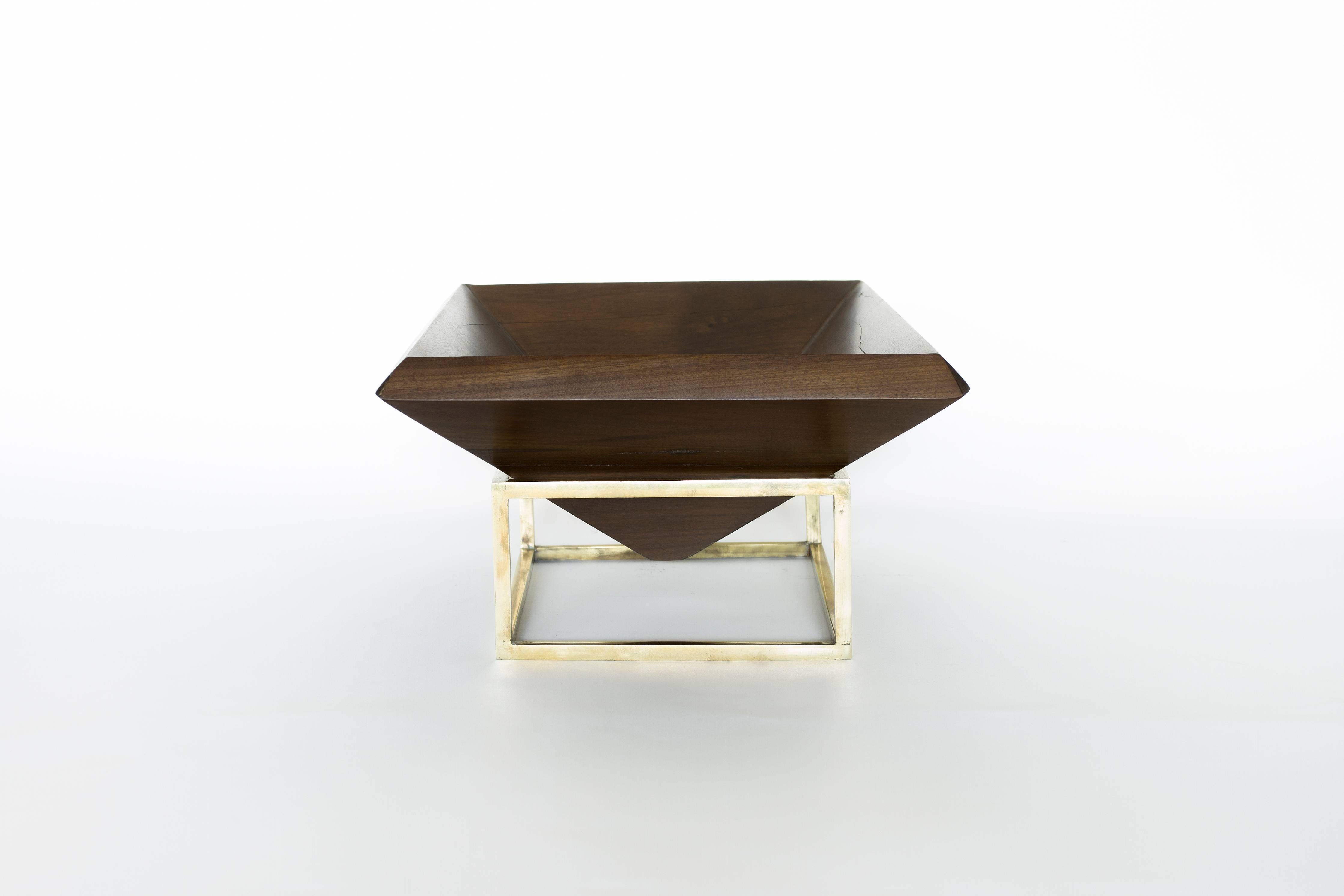 Centerpiece in Wood and Brass. Contemporary Design by O Formigueiro In New Condition For Sale In Rio de Janeiro, RJ
