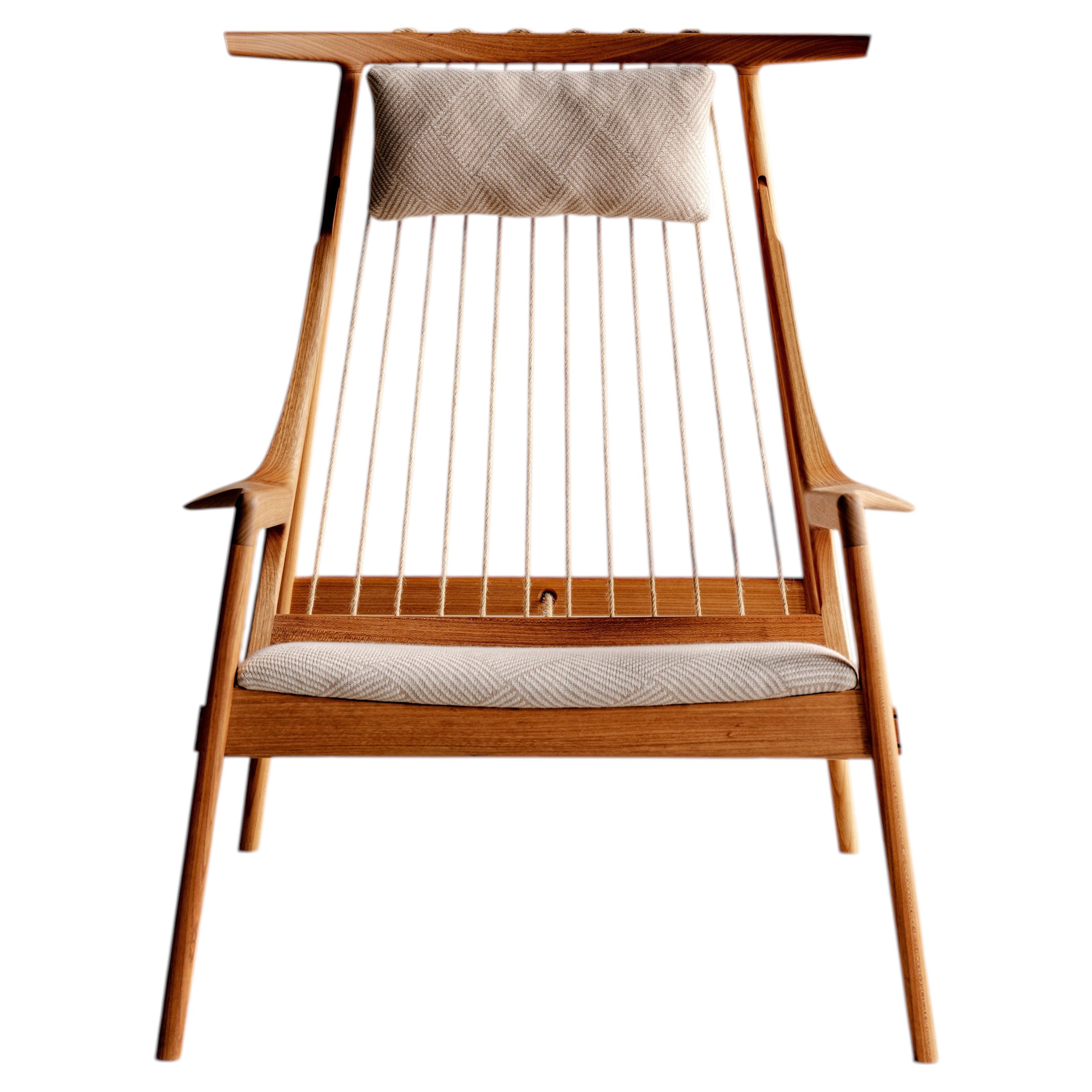 Sillón contemporáneo de madera tropical de Ricardo Graham Ferreira