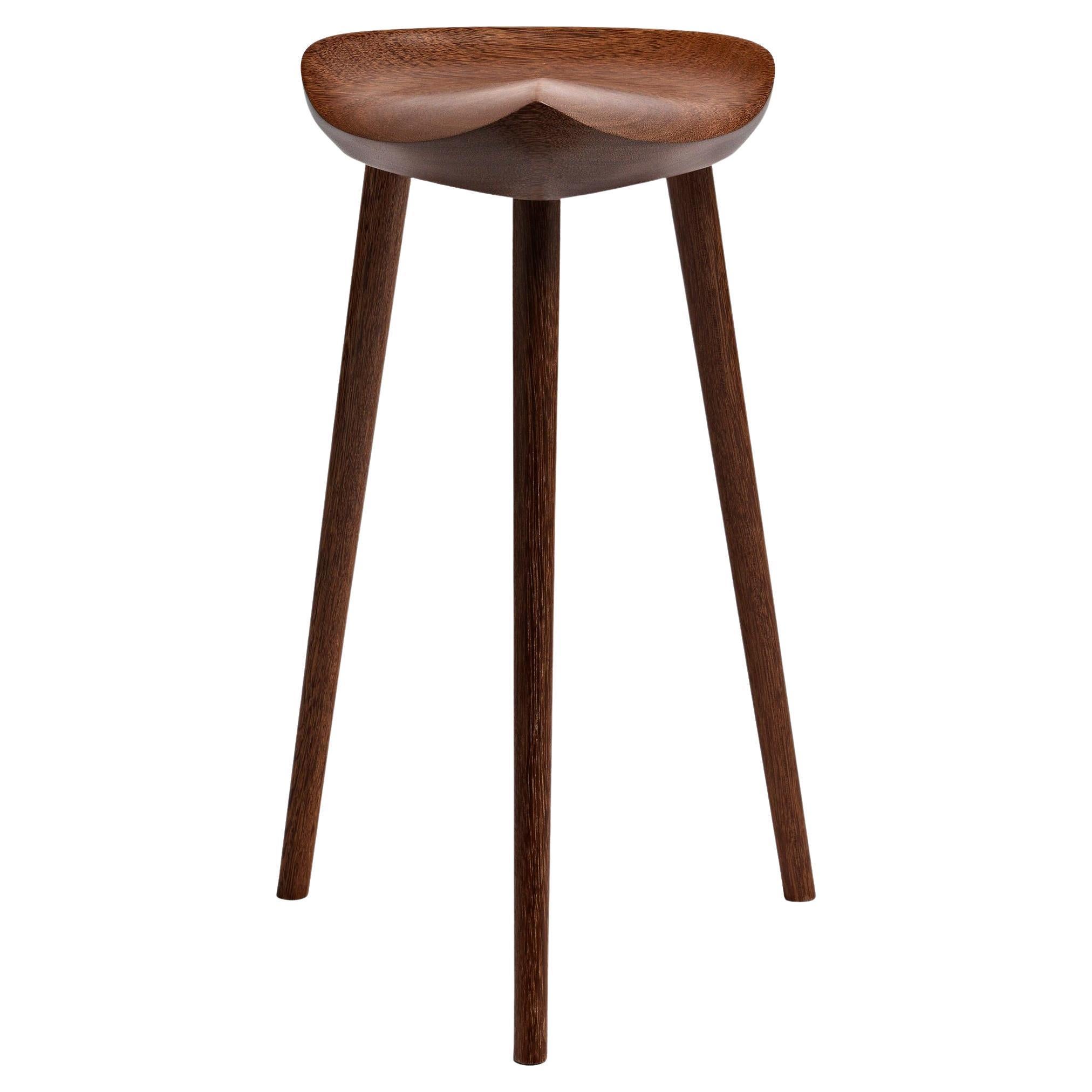 Sgabello contemporaneo in legno massiccio brasiliano di Ricardo Graham Ferreira