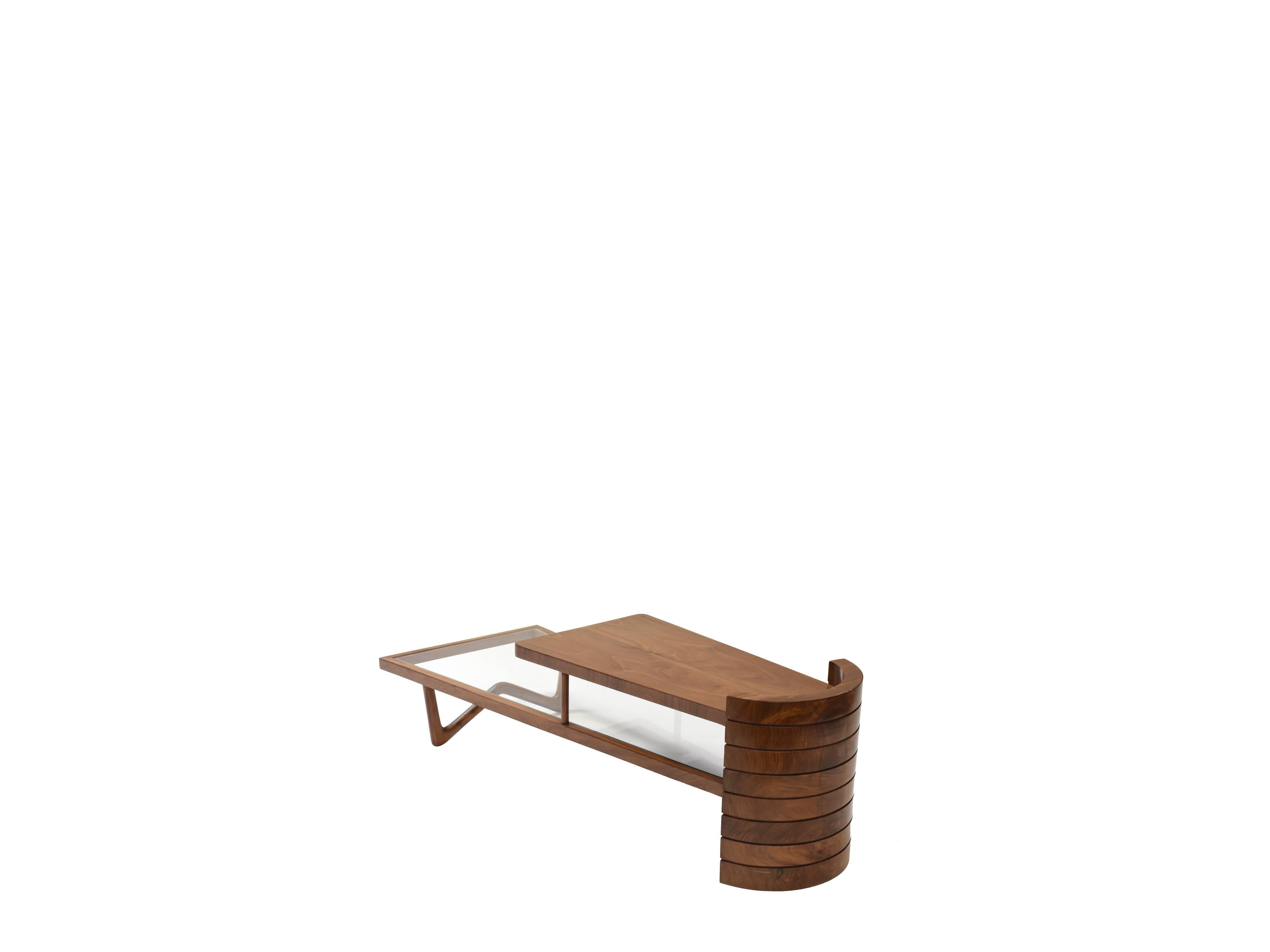 Center table built in Brazilian caviúna wood by Giuseppe Scapinelli.

This striking centre table has two levels, where you can decorate your decoration. On one side, a base built with hand-sculpted curves and on the other a solid wood base.