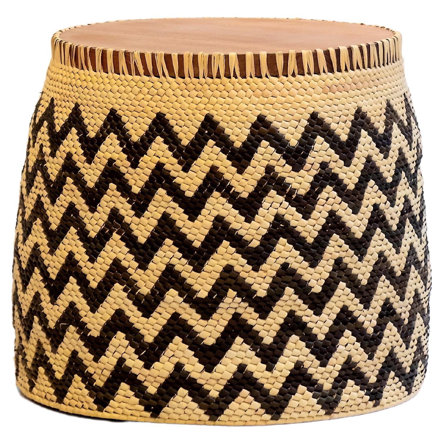 Palafitas side table S: handcrafted in Brazil with tucumã straw and solid wood For Sale