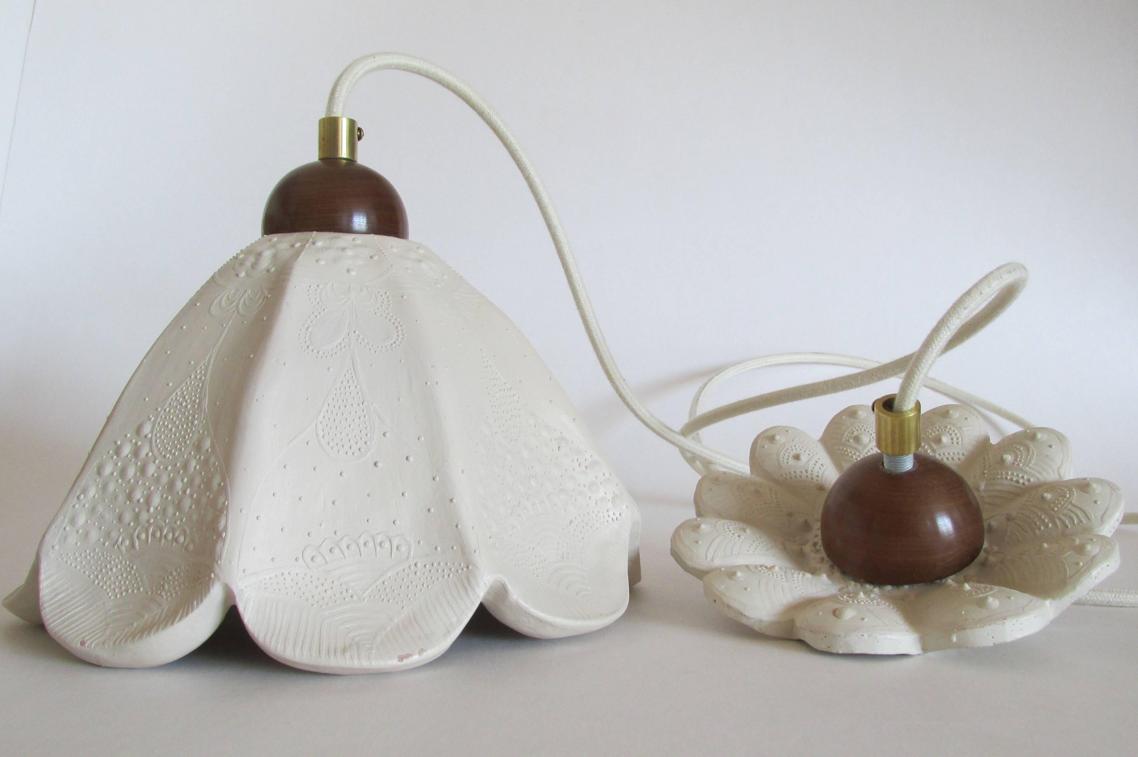 Molded Ni Pendant Lamp in Handmade Ceramic