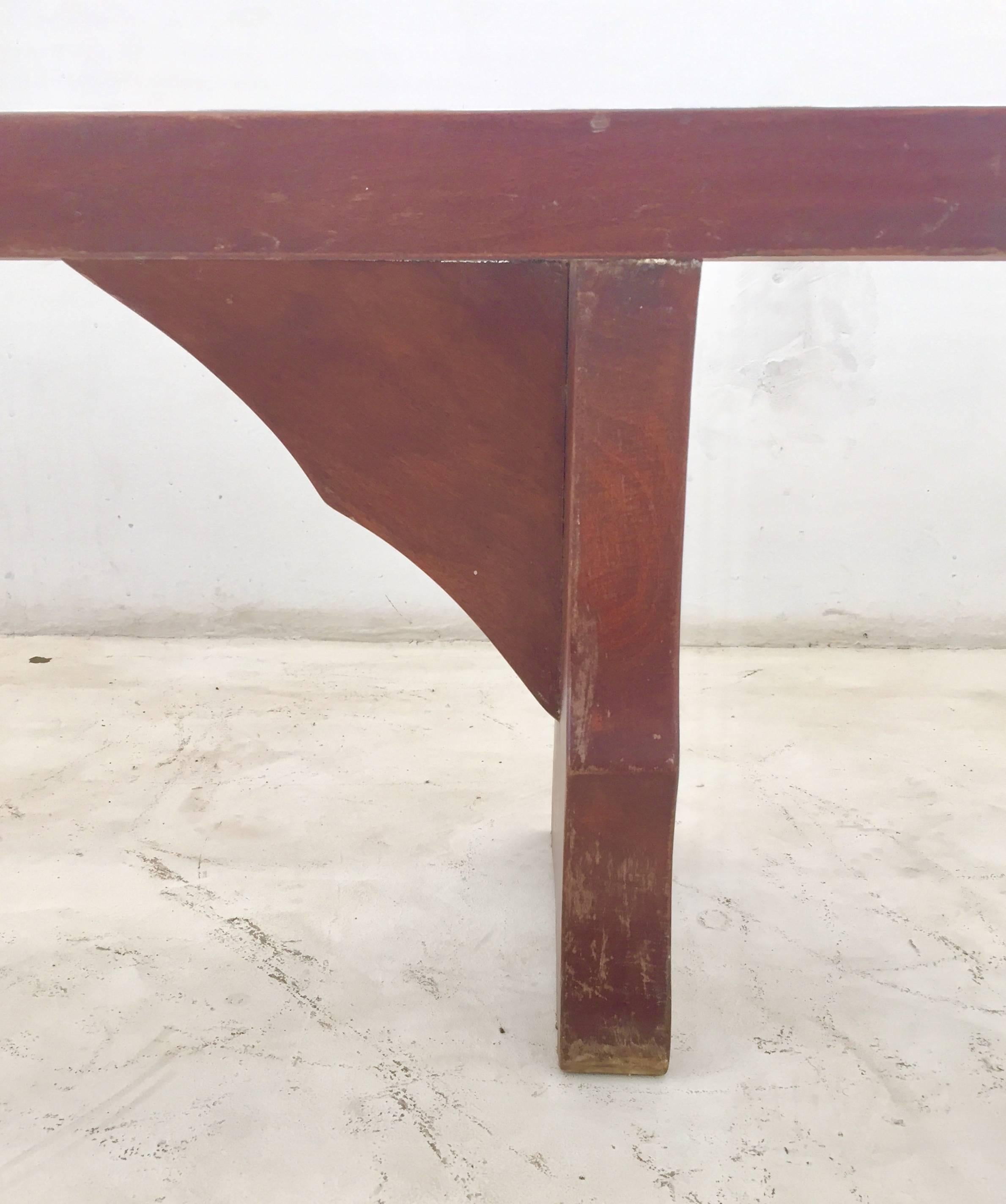 This bench in solid wood, designed and manufactured by Zanine Caldas in the 1970s-1980s, was a designed for a private home in Brasilia. It is a very large bench, measure: 4.00 meters.