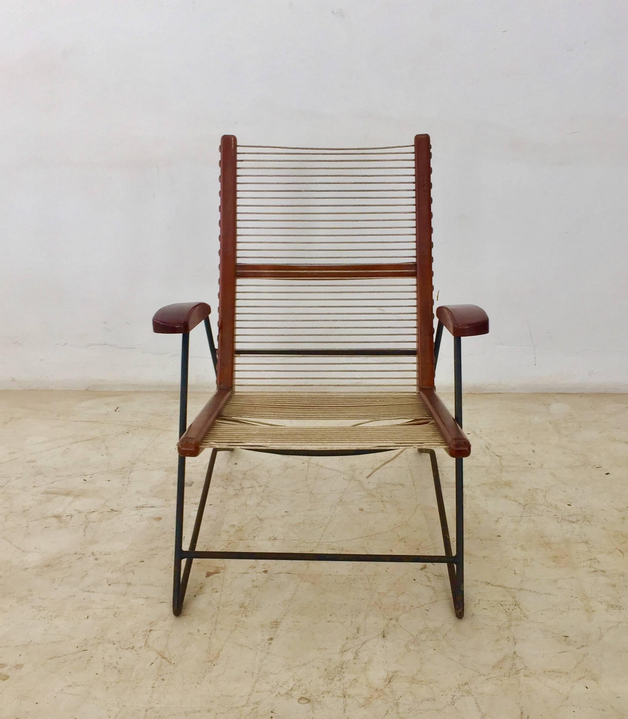Mid-Century Modern Armchair with Iron Structure and Wood and String Seat In Good Condition In Sao Paulo, SP