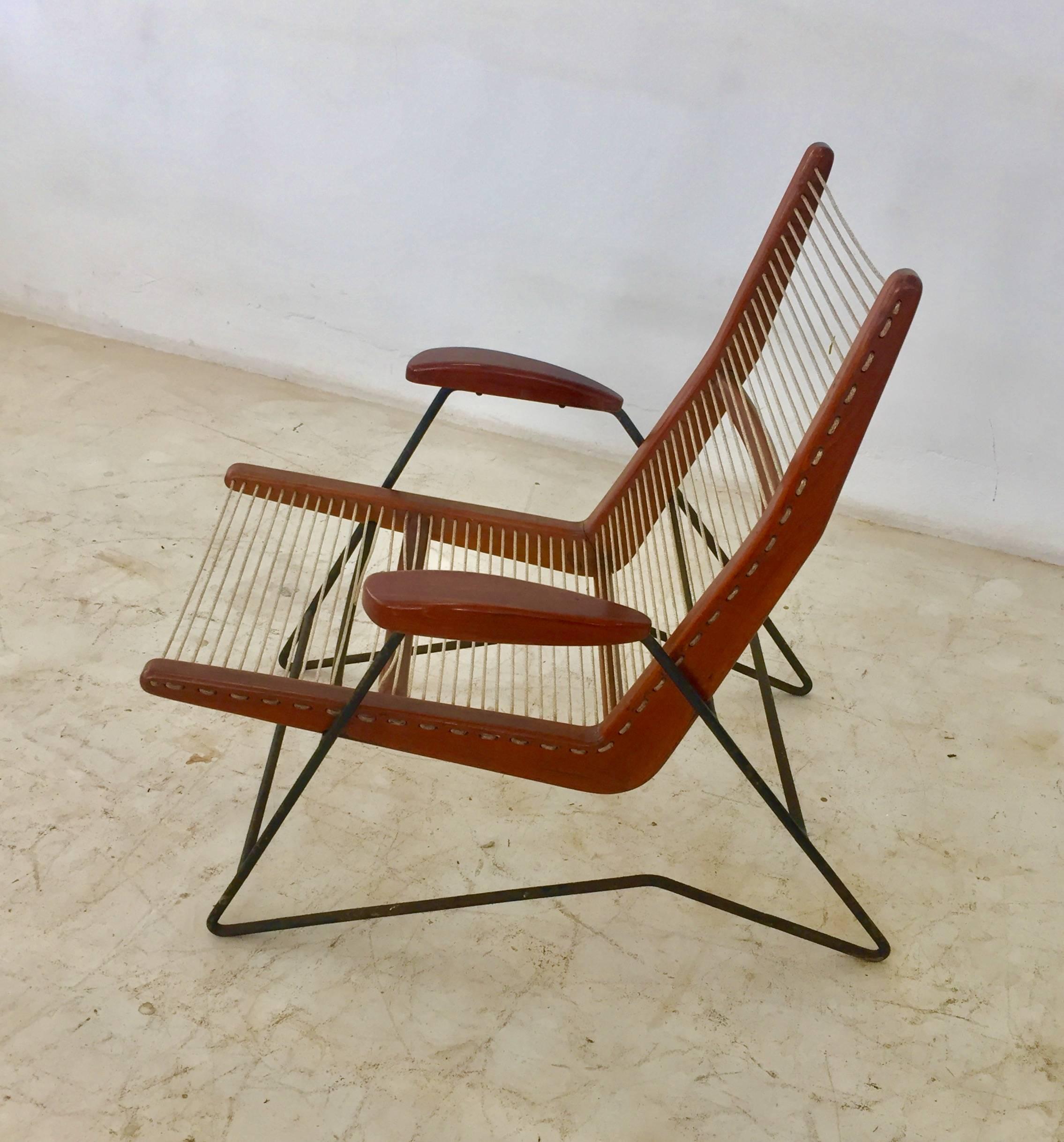 Amazing armchair, designed by Martin Eisler and Carlo Hauner, with iron structure and wood seat with string.