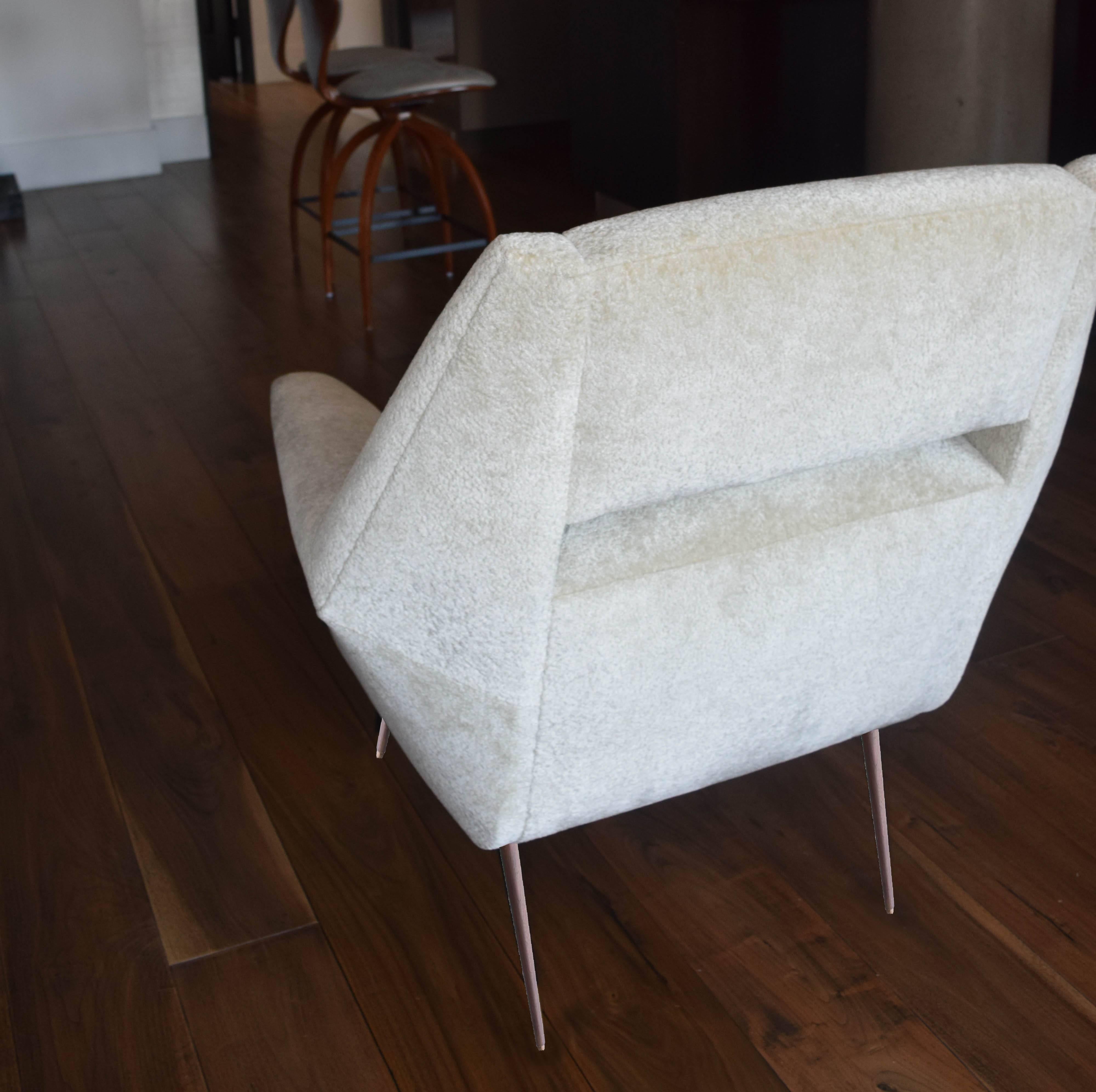 Midcentury Italian Style Sculptural Lounge Chair with Flared Arms In New Condition For Sale In New York, NY
