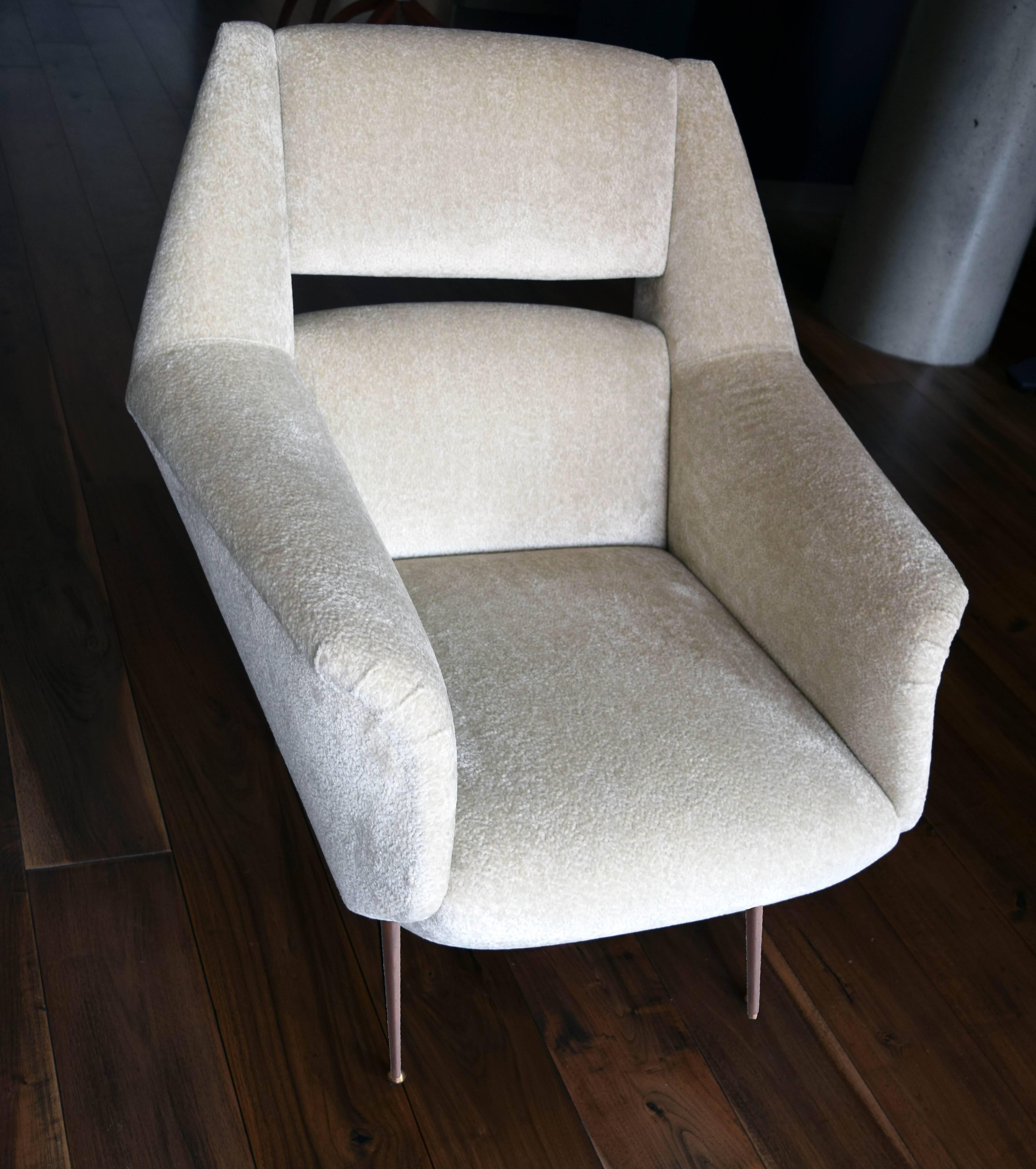 Mid-Century Modern Midcentury Italian Style Sculptural Lounge Chair with Flared Arms For Sale