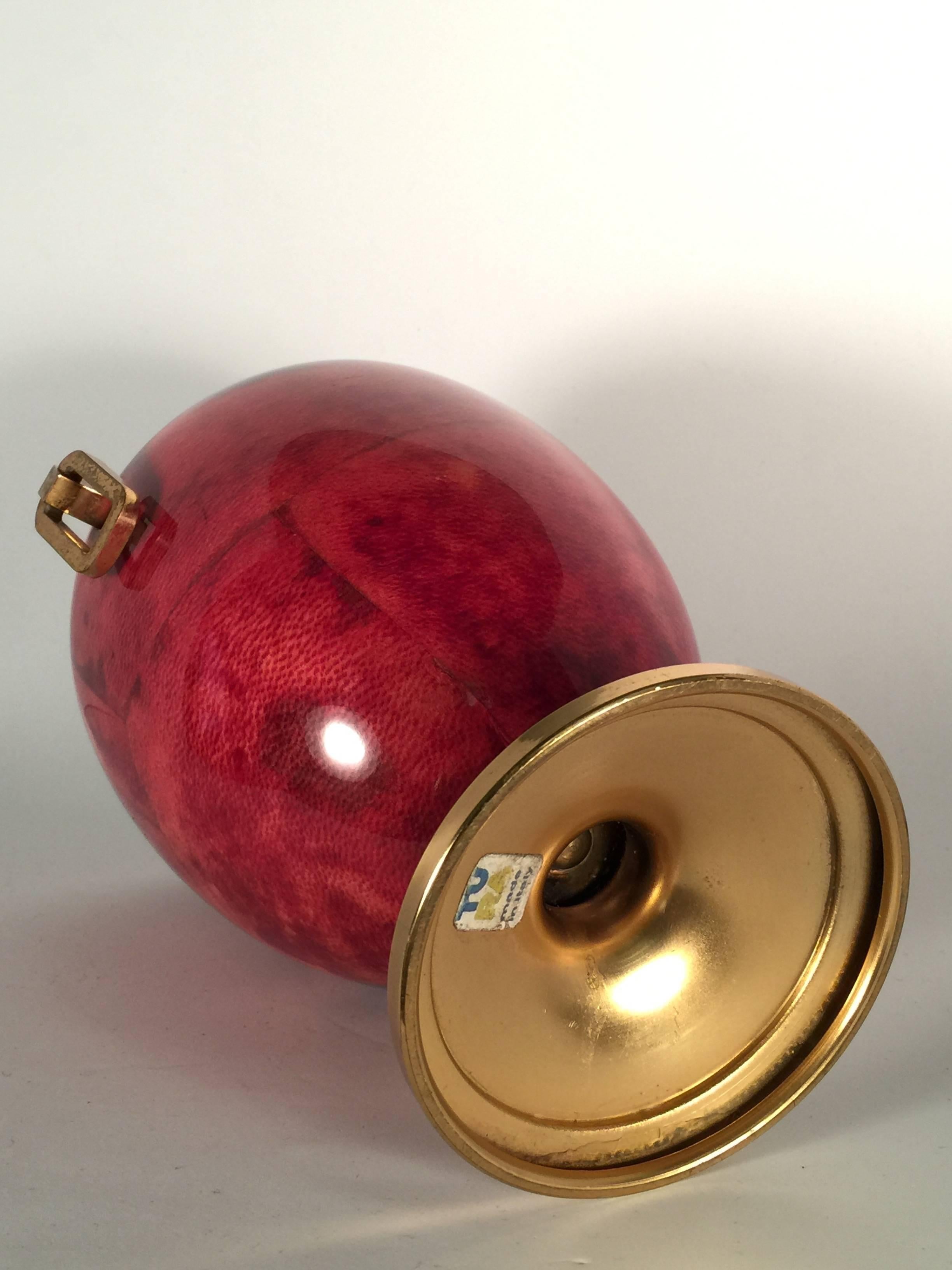 Vintage Aldo Tura Ruby Red Goatskin and Brass Ice Bucket, 1940s, Italy In Good Condition For Sale In Vis, NL