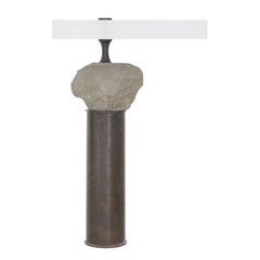 "Pedra" Mesa auxiliar contemporánea de Gustavo Neves, diseño brasileño