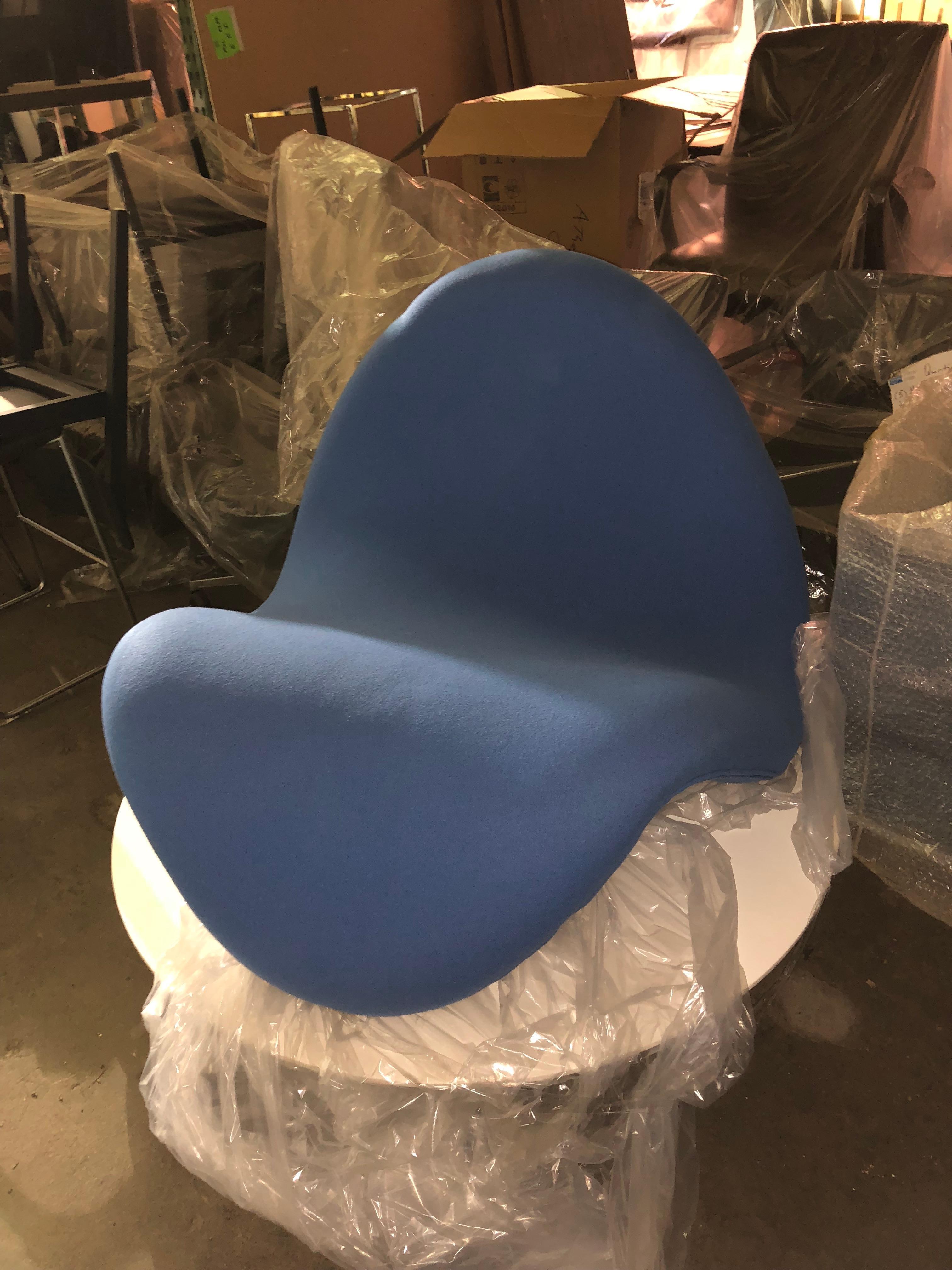 Classic Artifort Blue Tongue by Pierre Paulin In Good Condition In New York, NY