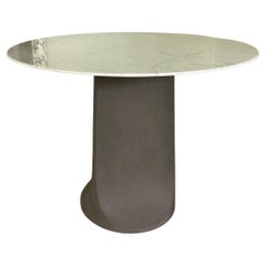 Mesa Togrul con tapa de mármol Tacchini de Gordon Guillaumier en STOCK