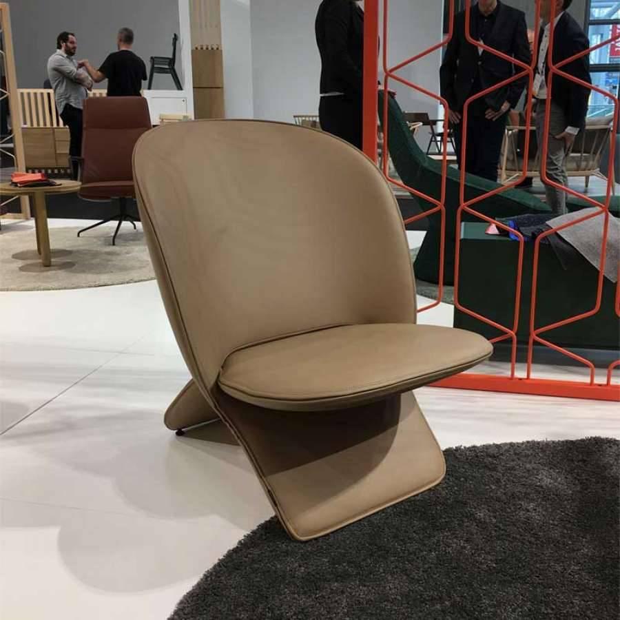 Niloo chair, designed by Khodi Feiz. Niloo is applying the technique that involves two elements seamlessly fitting together. Upholstered in Ascot leather.