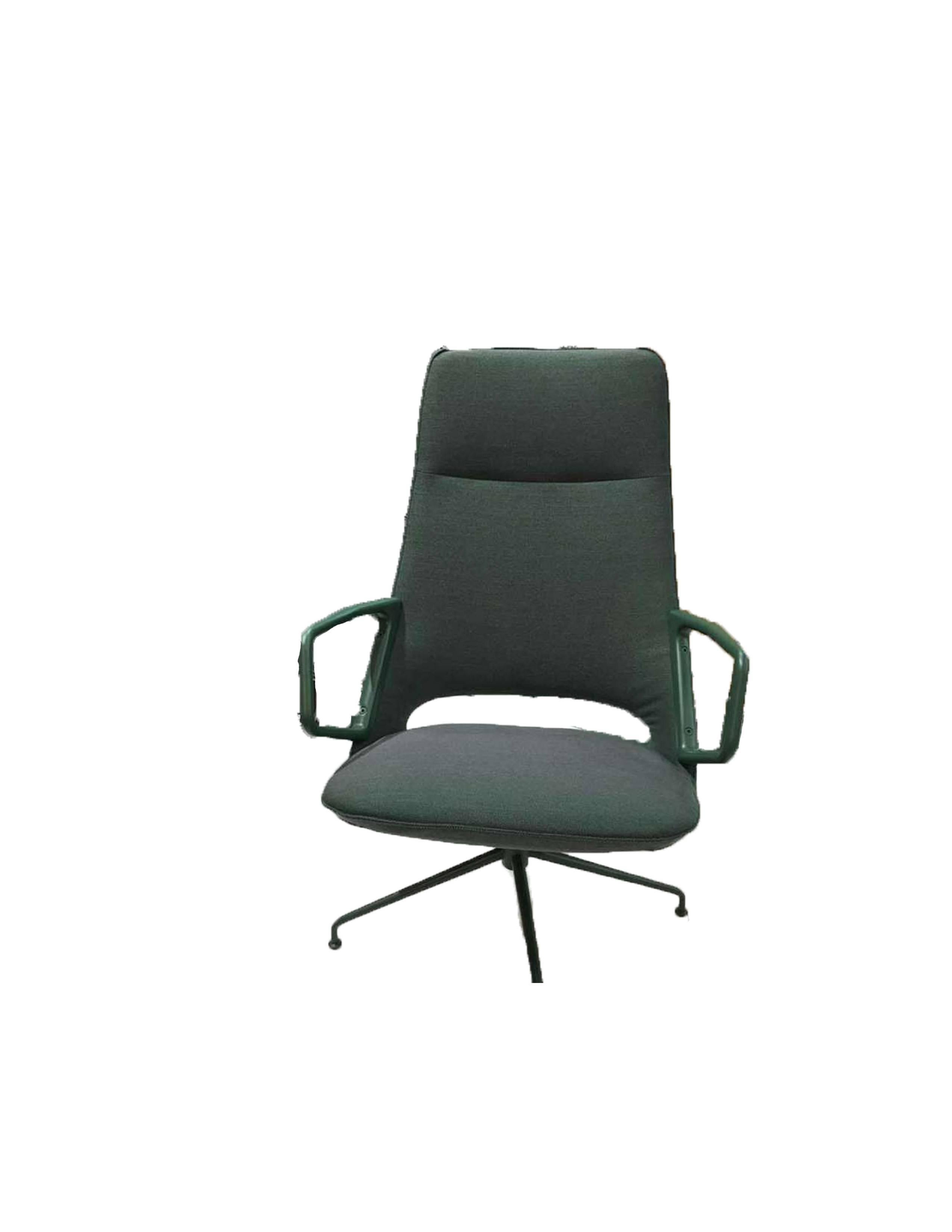 Zuma is Artifort’s new armchair designed by French designer Patrick Norguet. A soft and inviting, light and ergonomic chair, which was initially designed for offices. With its comfort and low back option it also works well at home. Upholstered in