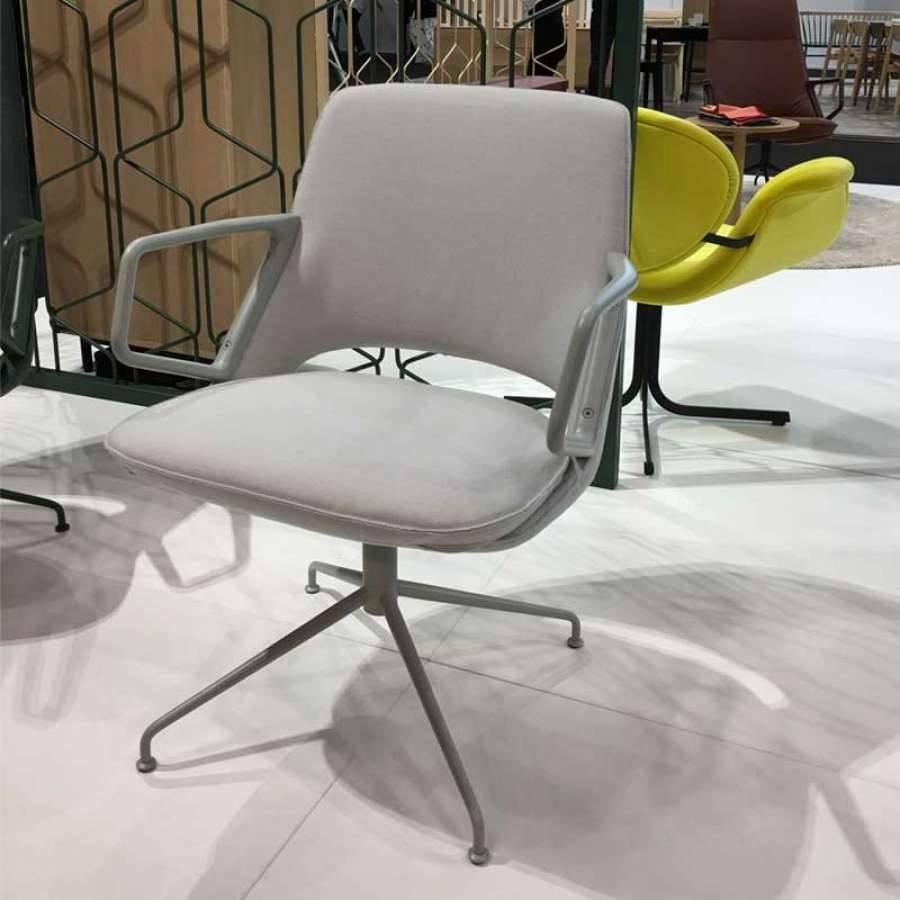 Zuma is Artifort’s new armchair designed by French designer Patrick Norguet. A soft and inviting, light and ergonomic chair, which was initially designed for offices but with its comfort and low back option it also works well at home.
Upholstered