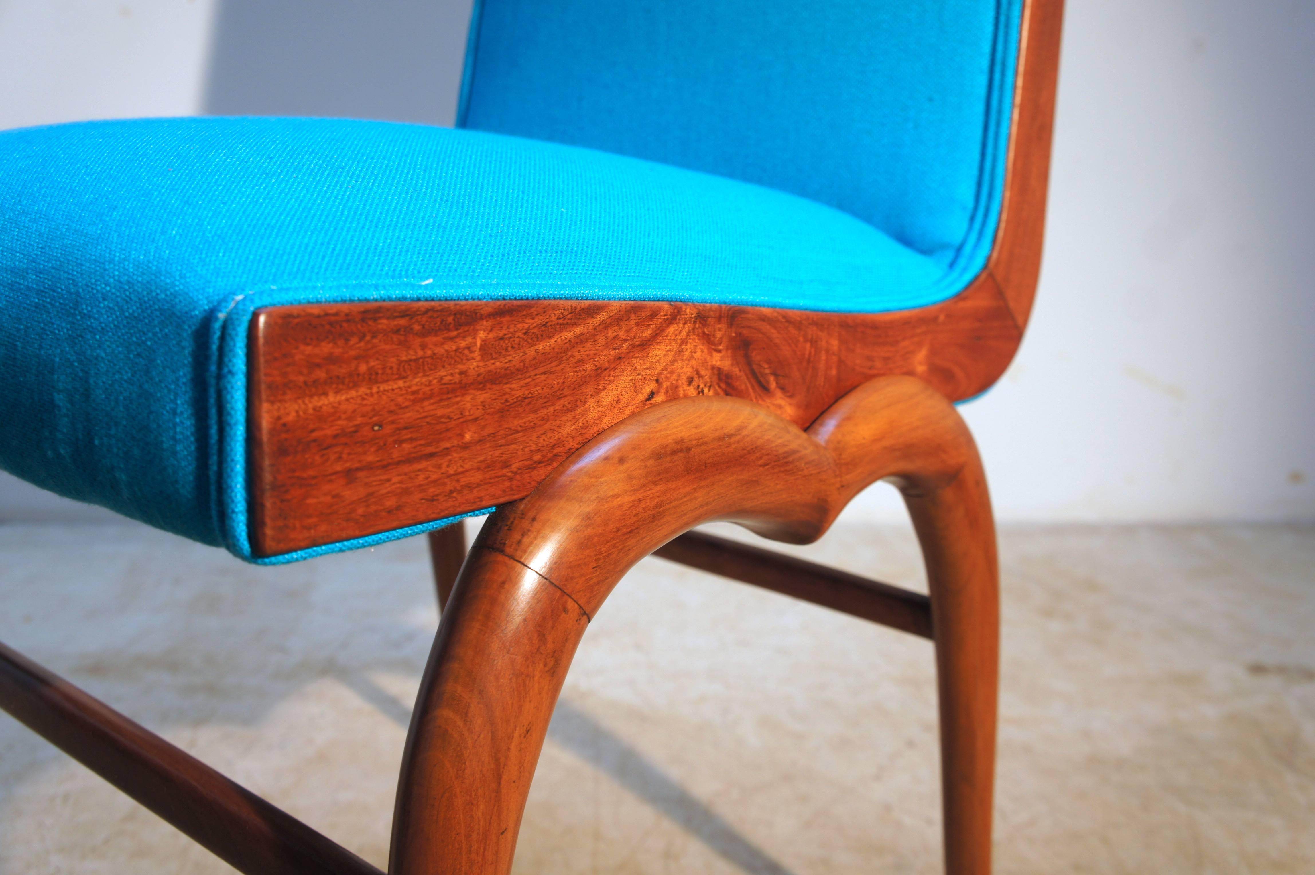 Brazilian Giuseppe Scapinelli. Mid-Century Modern Set of Eight Blue Chairs For Sale