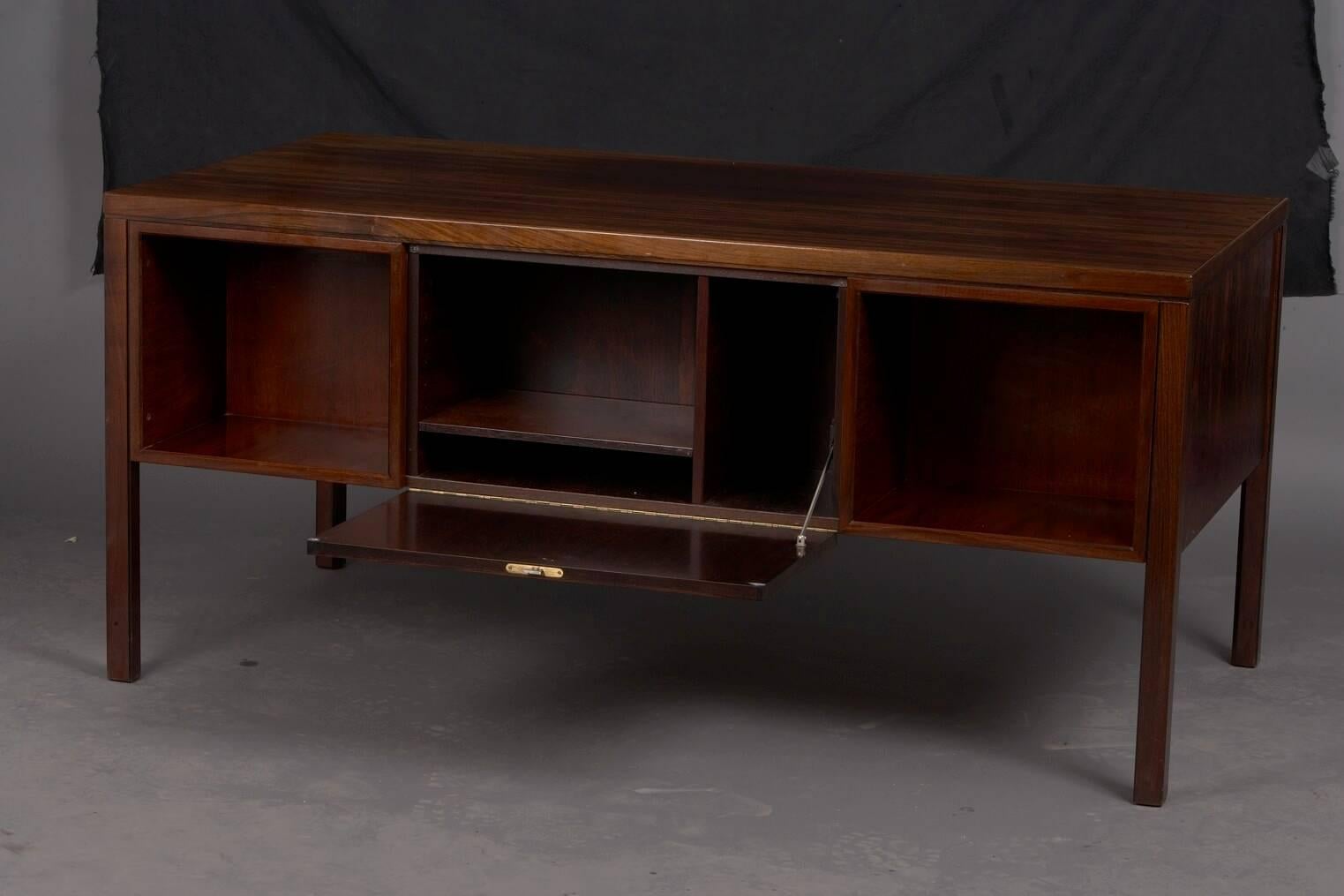 Mid-Century Modern Rosewood Model 77 Desk by Gunni Omann for Omann Jun Møbelfabrik
