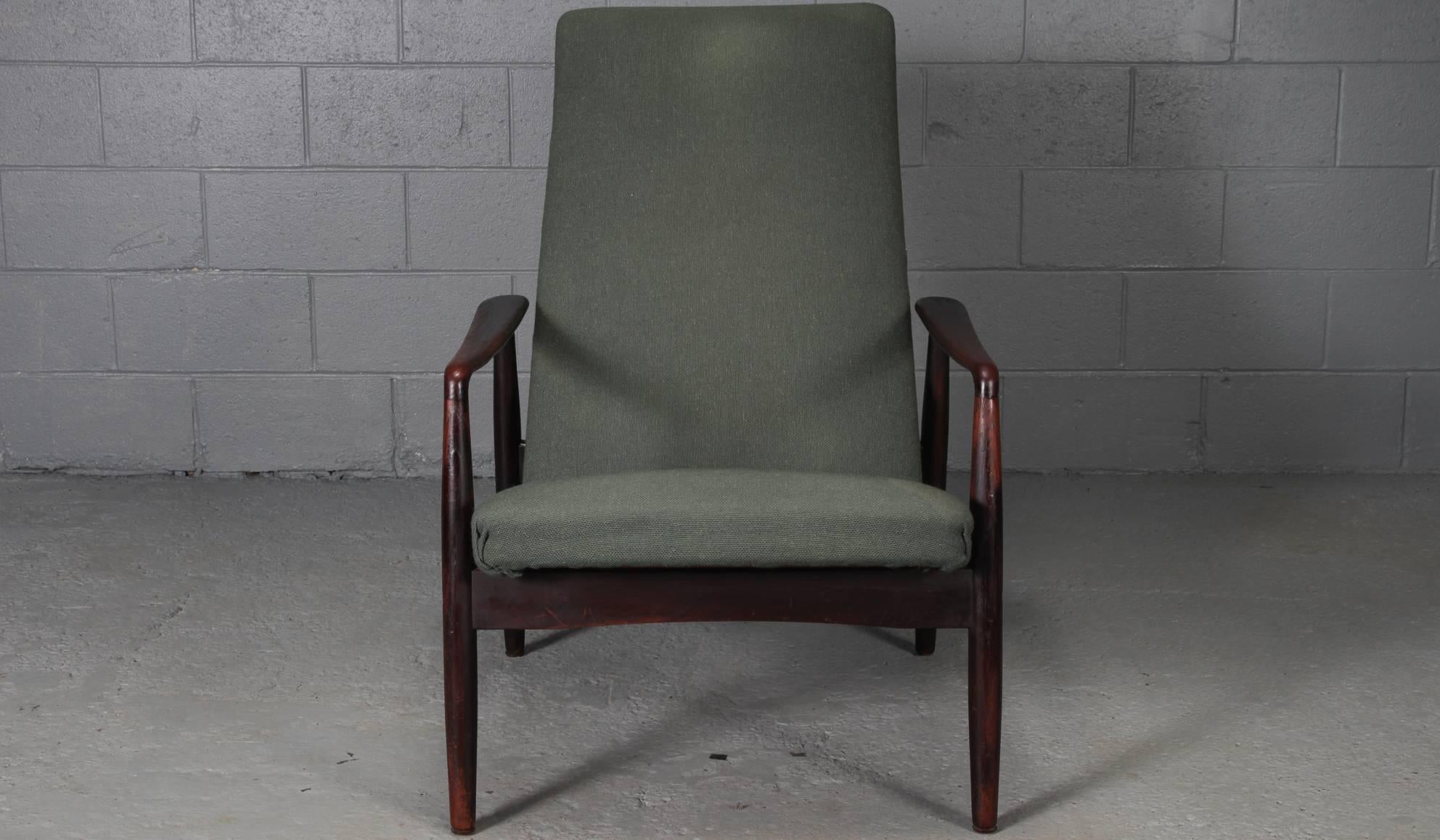 Designed by Søren Ladefoged in the 1950s, this Danish lounge chair is constructed using green wool for the seat and back and rosewood as the frame.