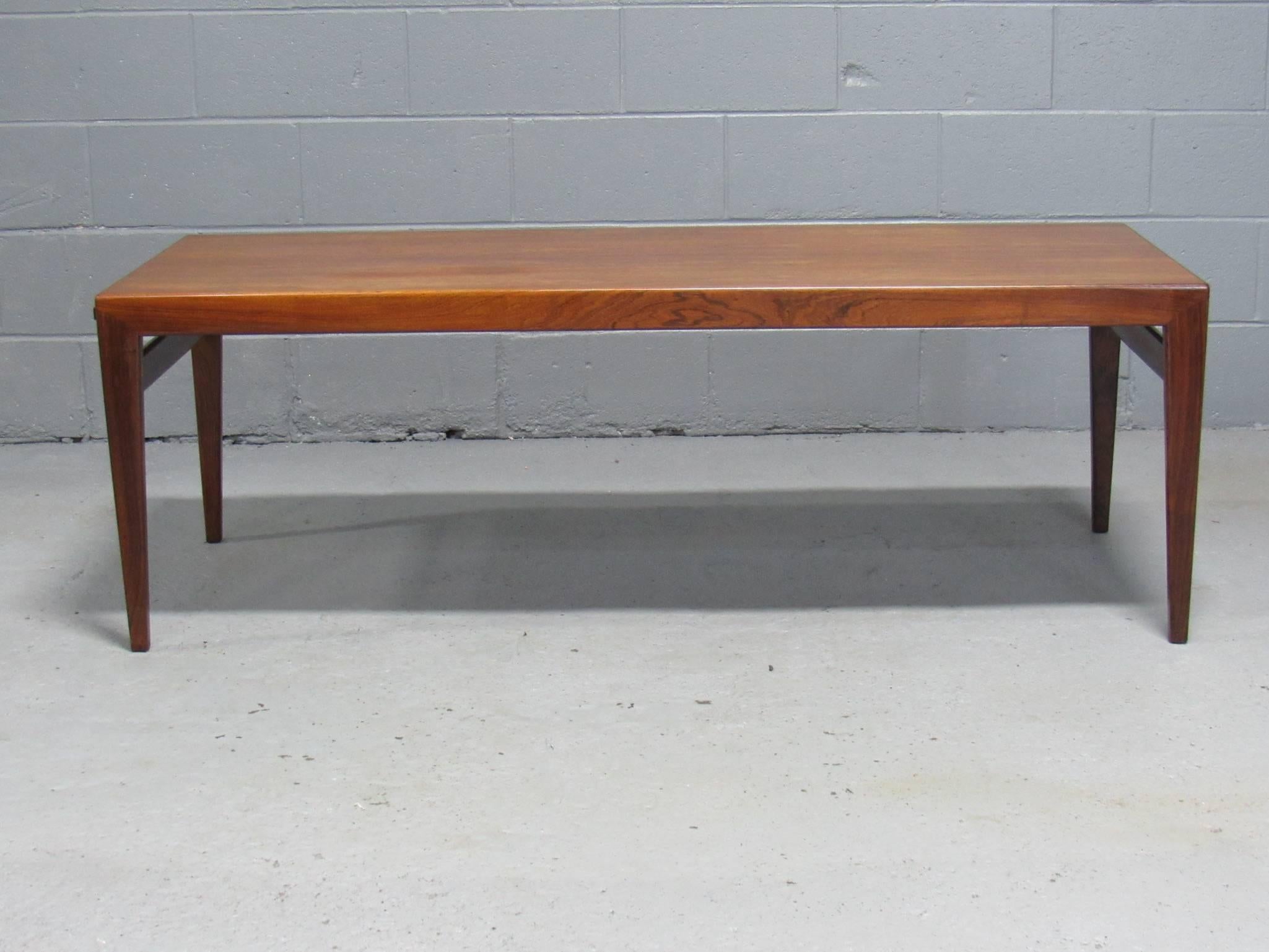 Designed by Severin Hansen for Haslev in 1960, this rosewood coffee table features extending leaves.