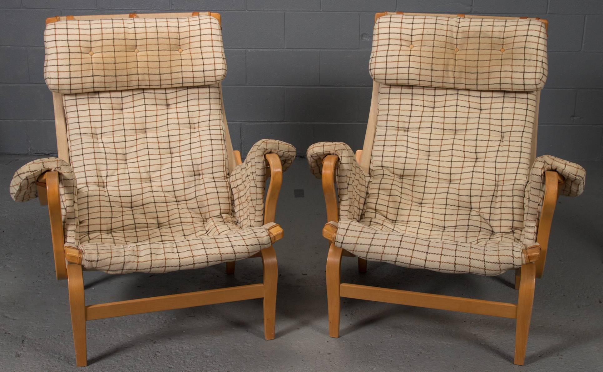 This Pernilla lounge chair in fabric and beech was designed by Bruno Mathsson for DUX in 1969. Bruno Mathsson designed the first version of this armchair in 1944. This is an improved version designed by Bruno Mathsson for DUX in 1969. The name