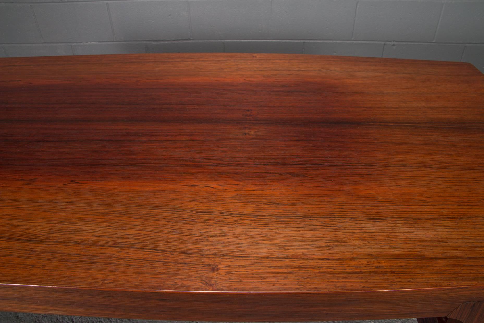 Mid-Century Danish Modern Rosewood Coffee Table For Sale 2