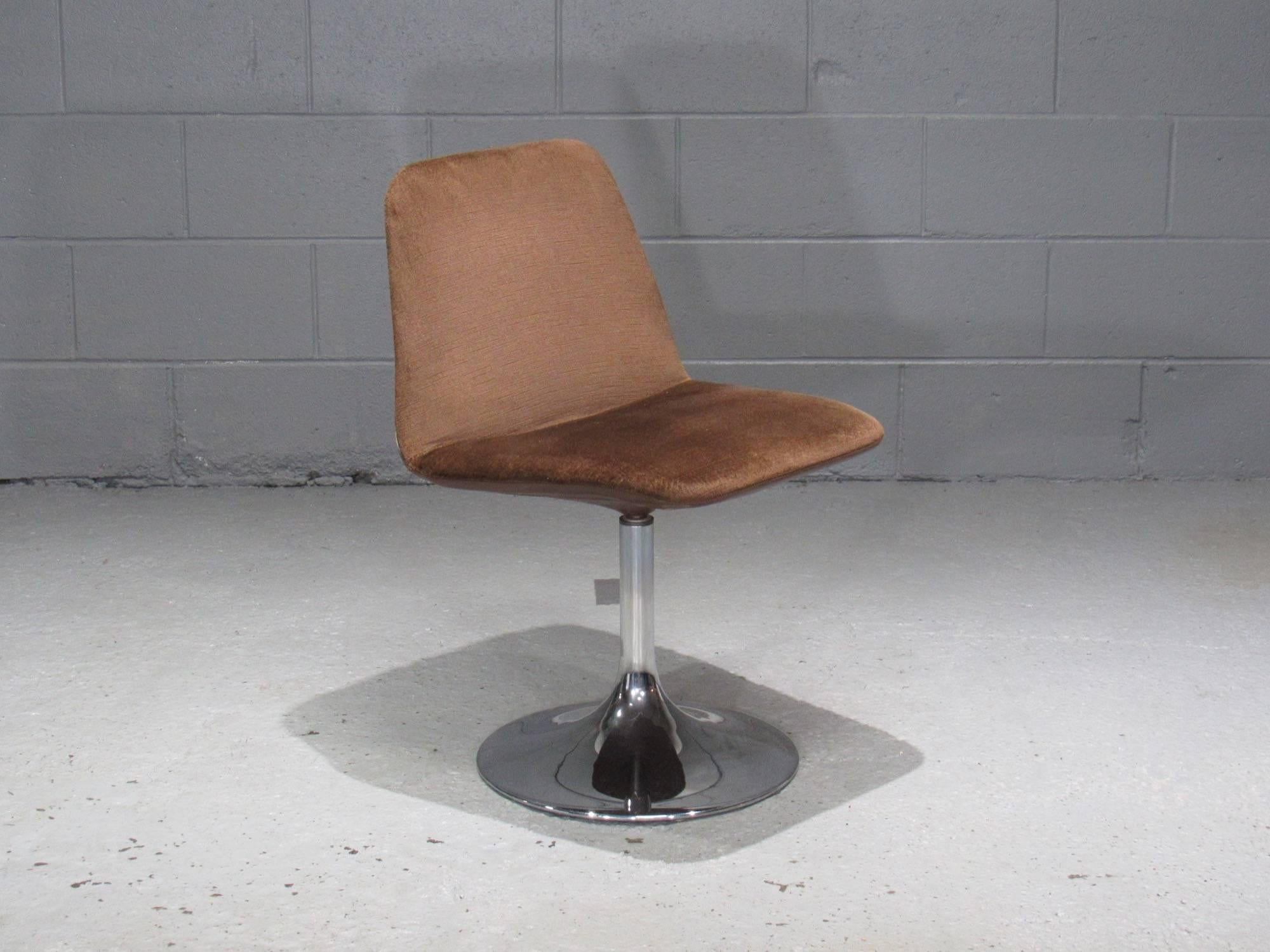 Chrome Tulip Table and Four Dining Chairs by Borje Johanson In Good Condition In Belmont, MA