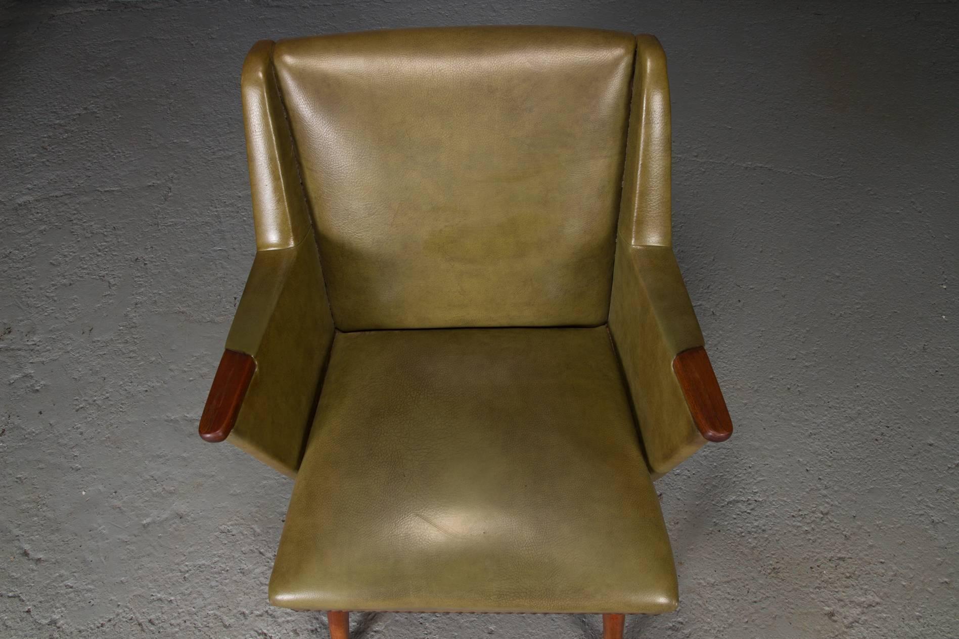Naugahyde Low Back Danish Modern Lounge Easy Chair For Sale
