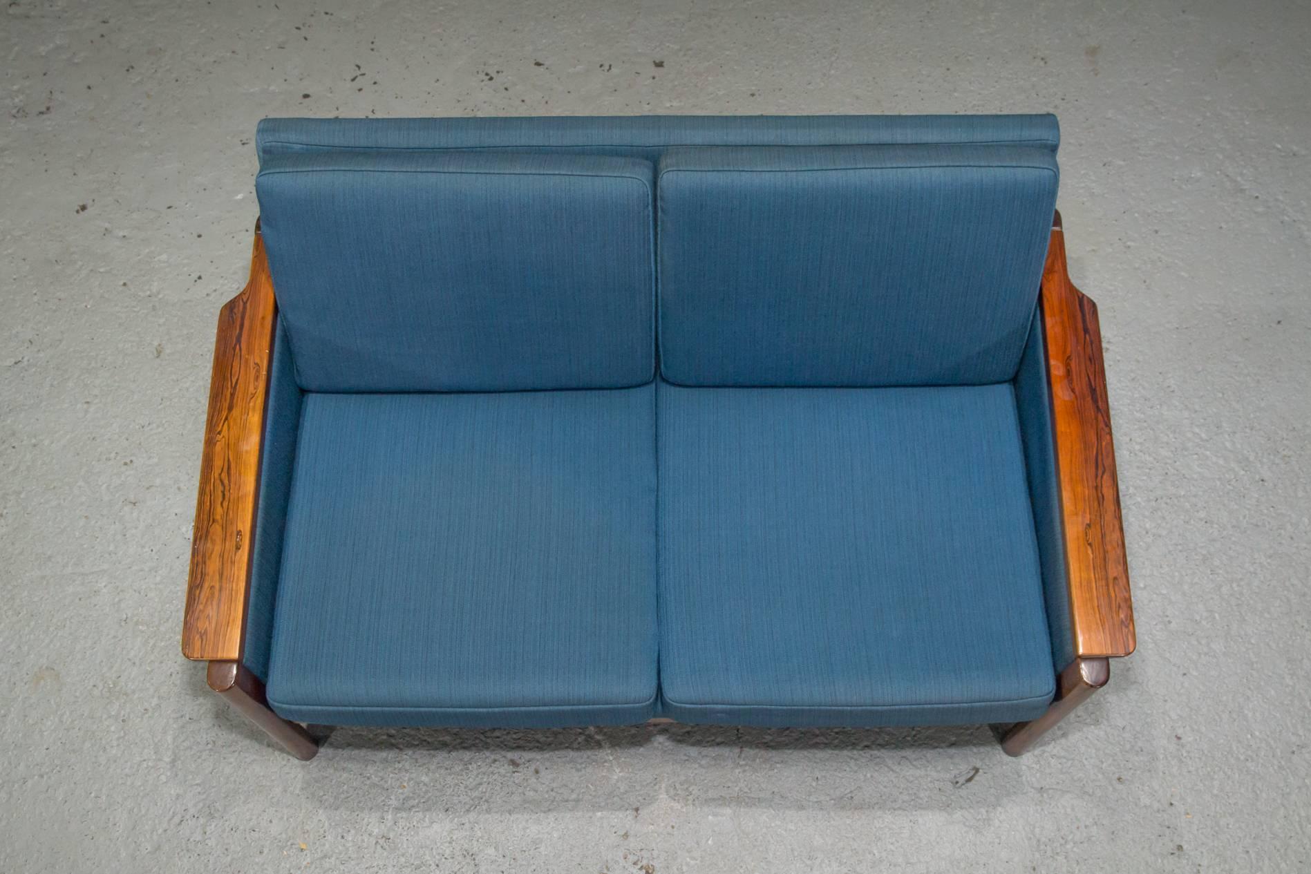 Danish Modern Rosewood Settee with Blue Textile For Sale 4