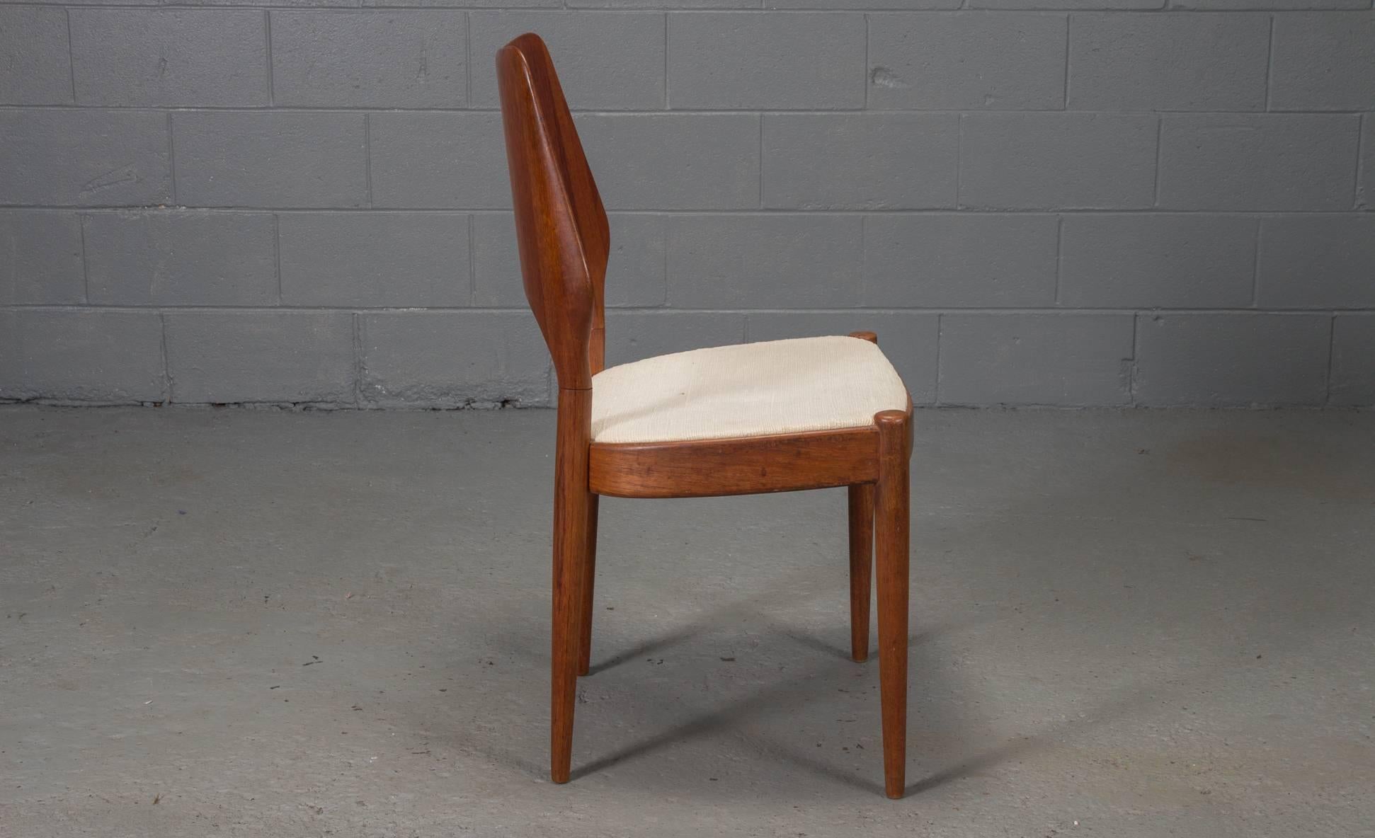 Set of Four Danish Modern Solid Teak Finback Dining Chairs, 1950s In Good Condition In Belmont, MA