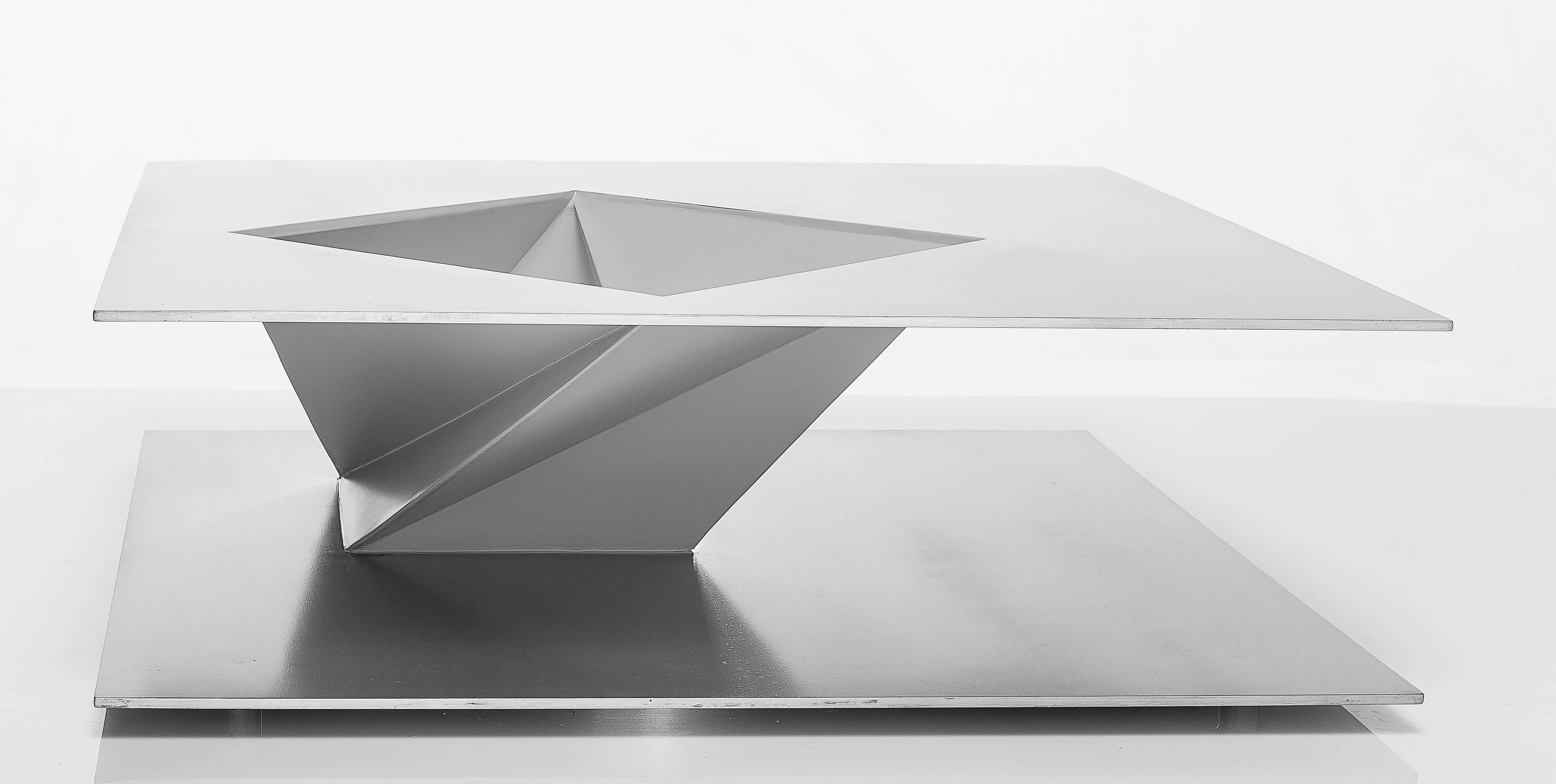 Gray Centre Table in Painted Aluminium, Minimalist Brazilian Design In New Condition For Sale In Sao Paulo, SP