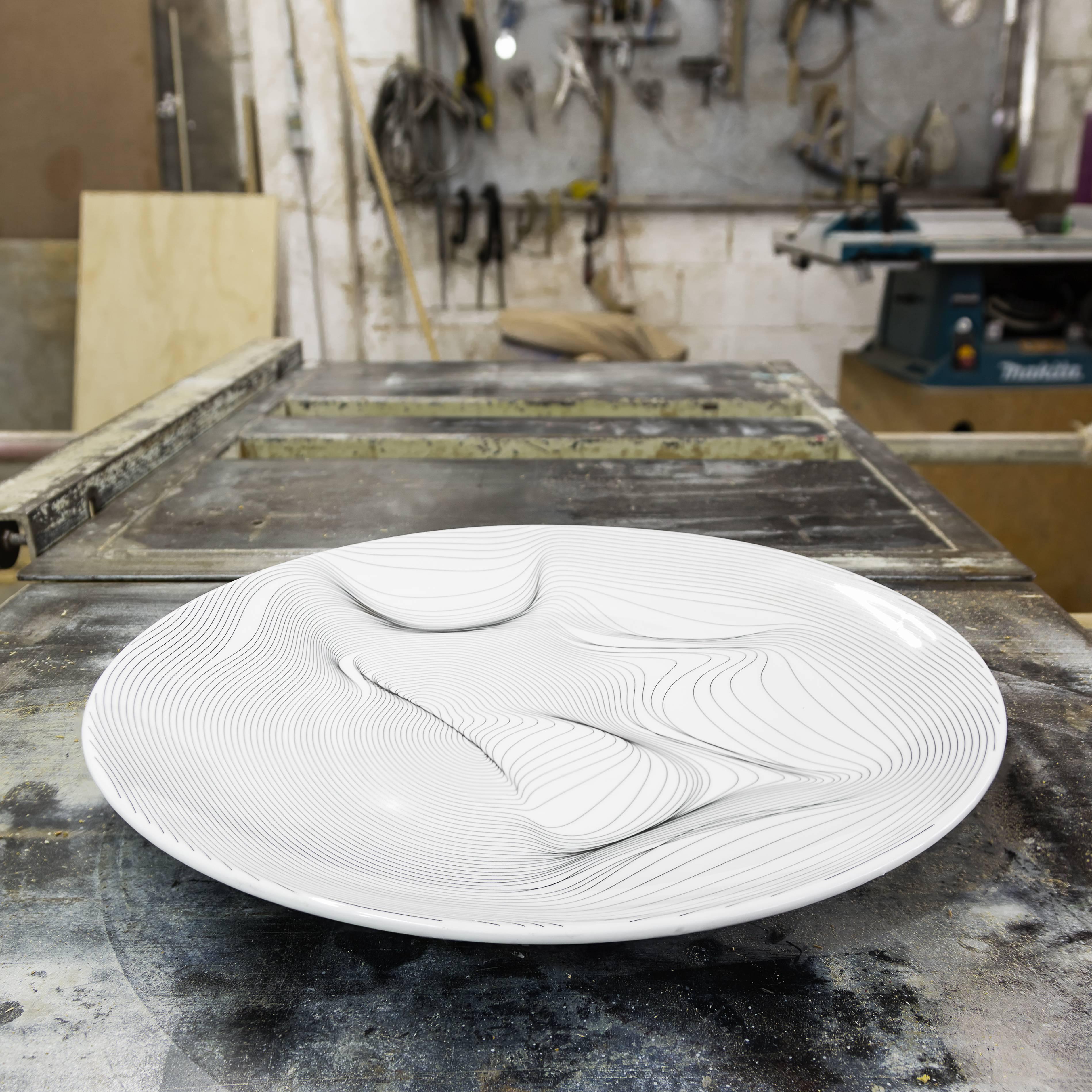 Glazed P.li Platter, White Porcelain, Organic Drawing, Brazilian Design For Sale